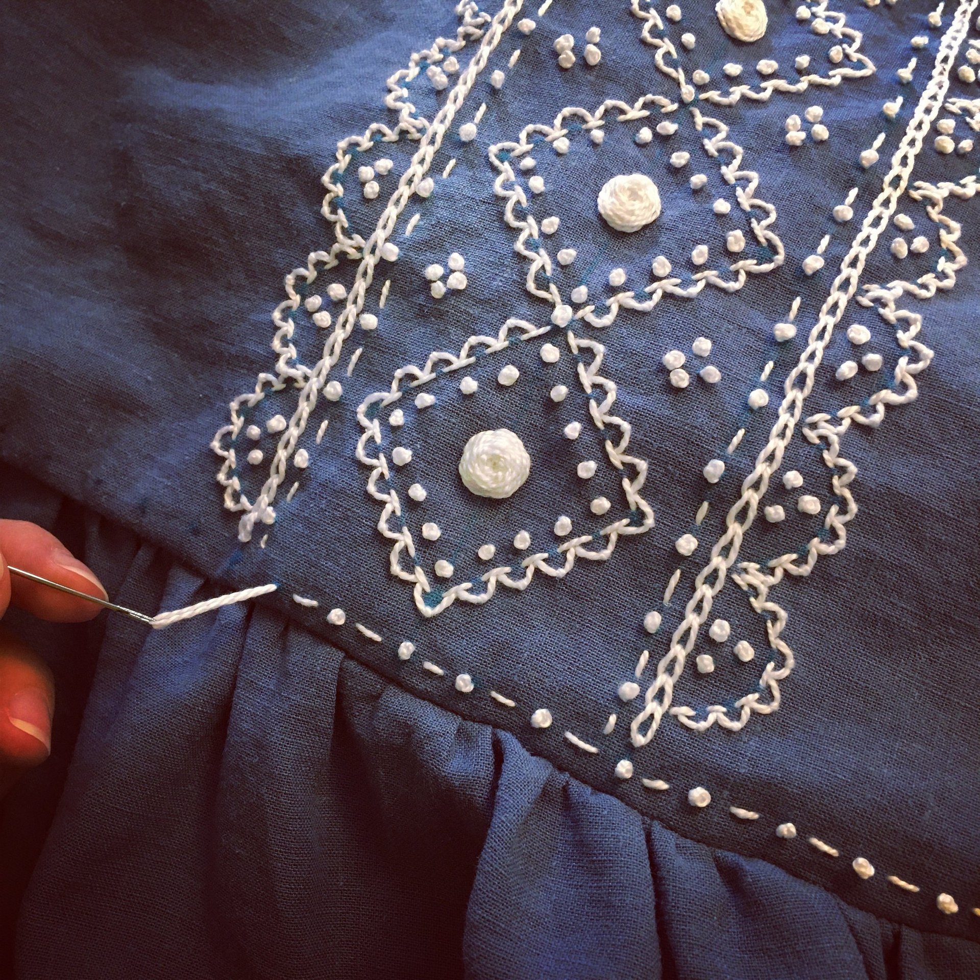 gray computer monitor