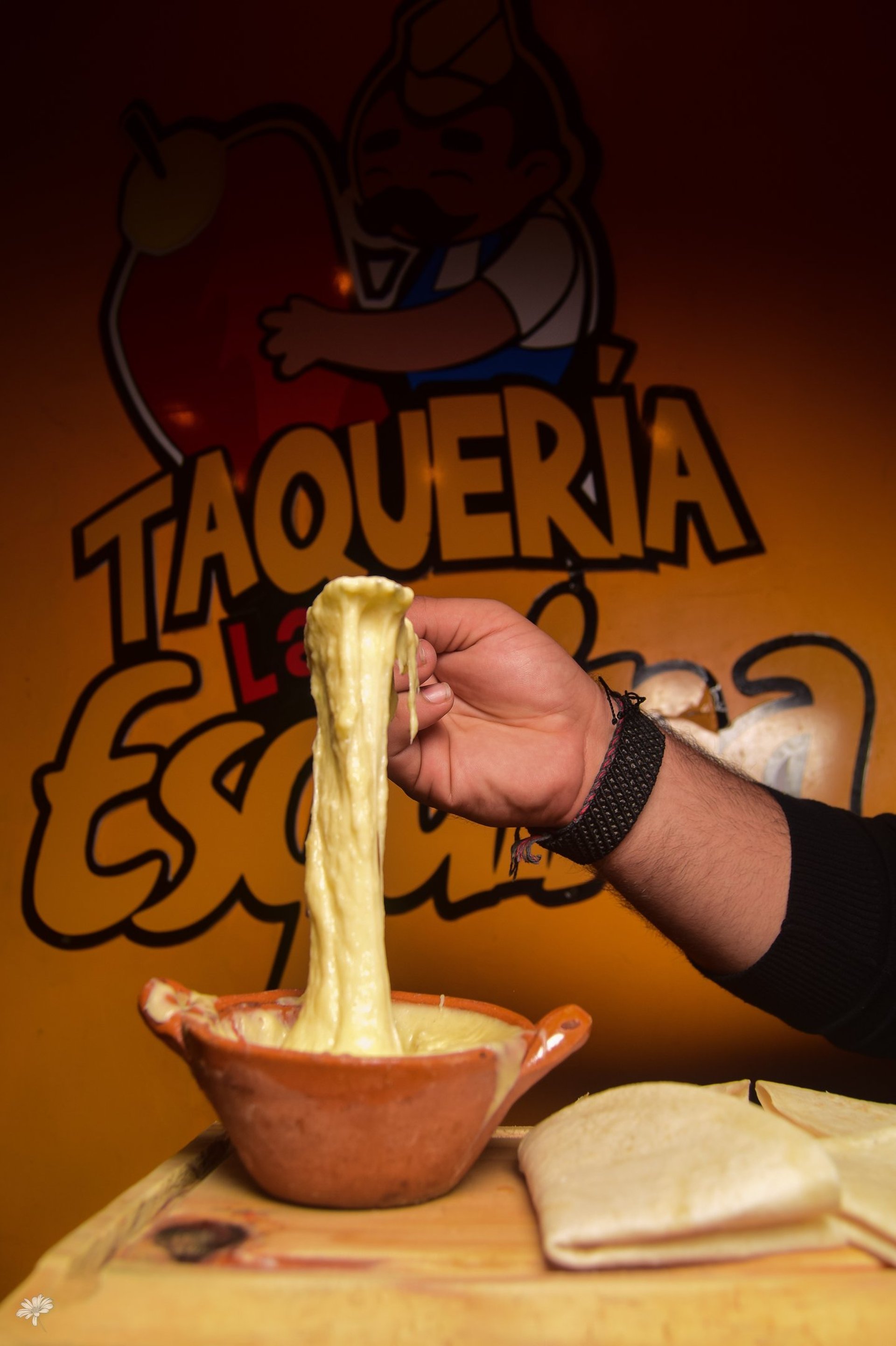 gray computer monitor