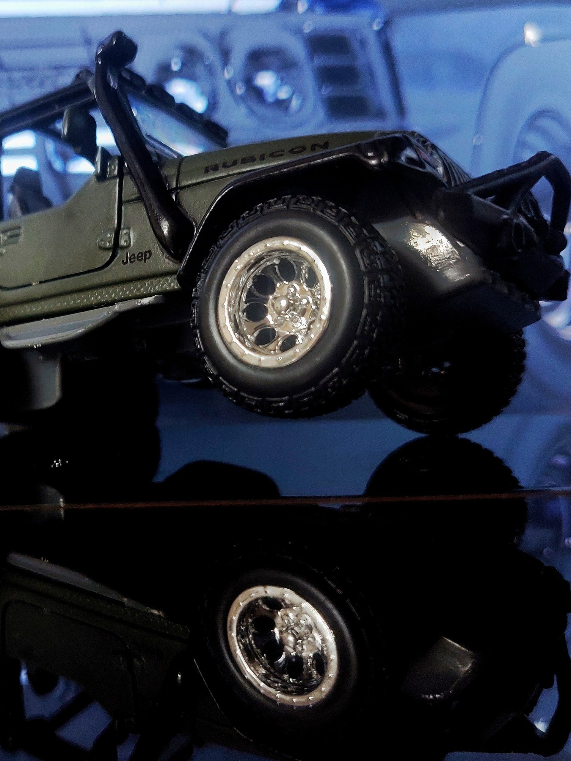 gray computer monitor