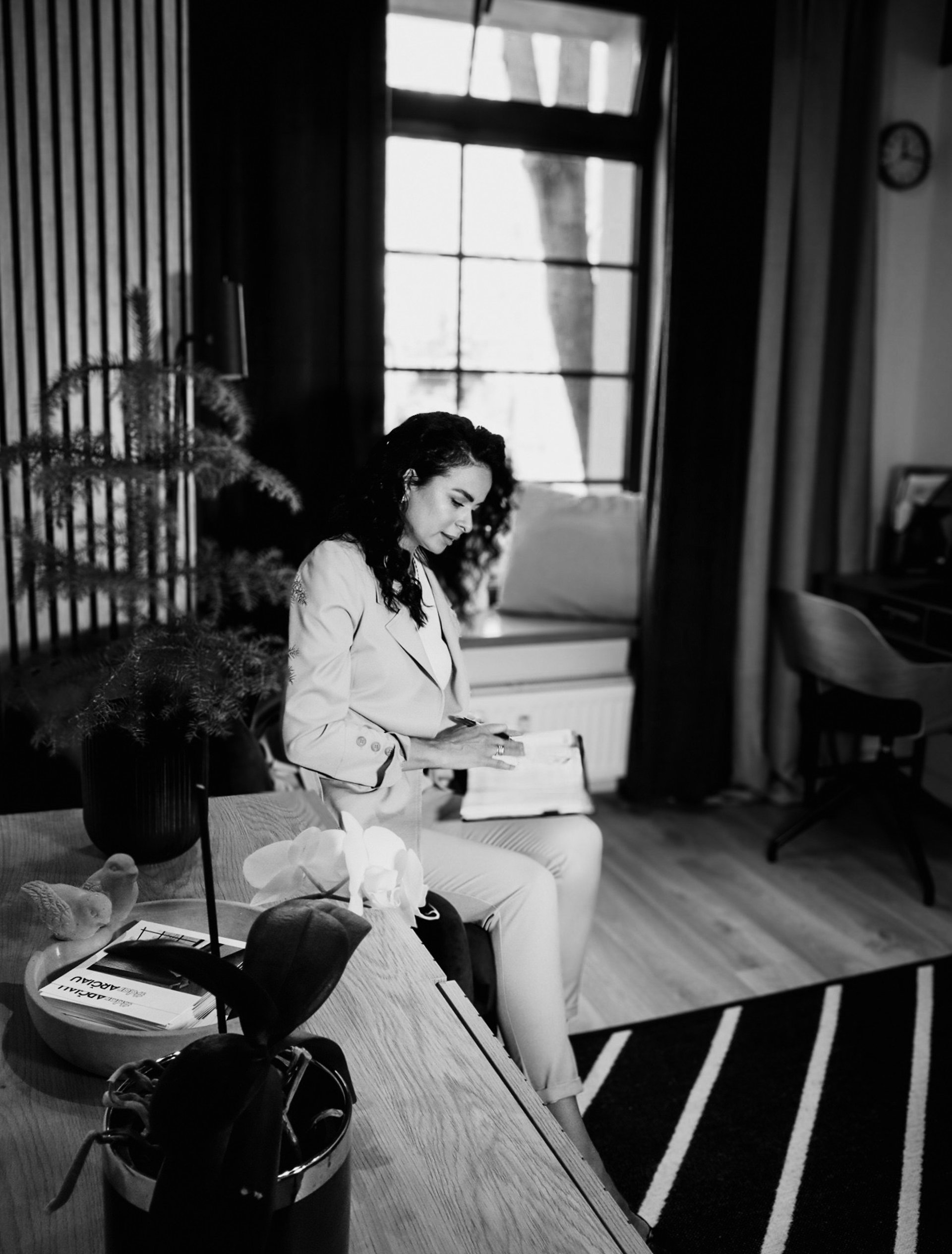 gray computer monitor