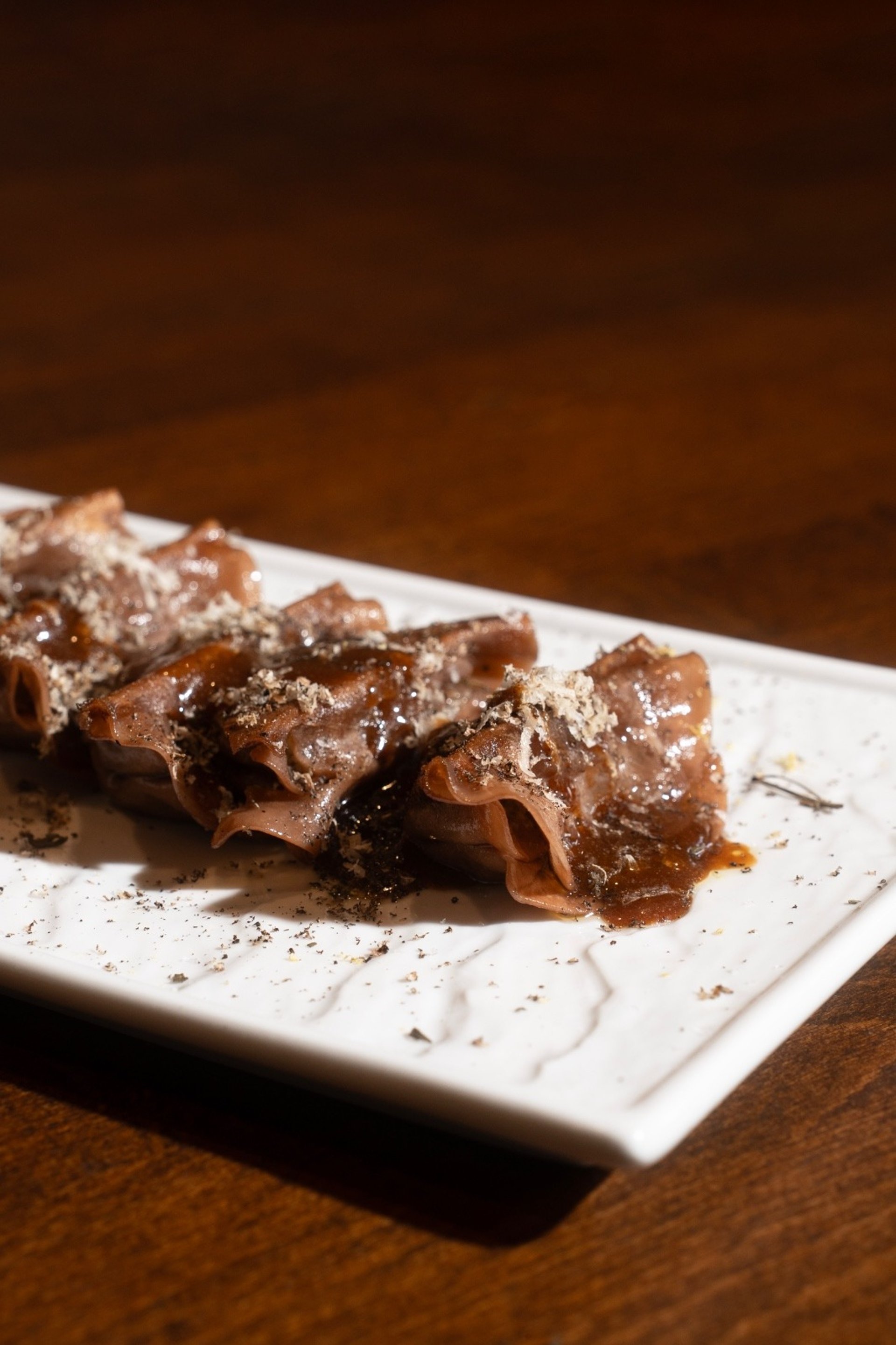 gray computer monitor