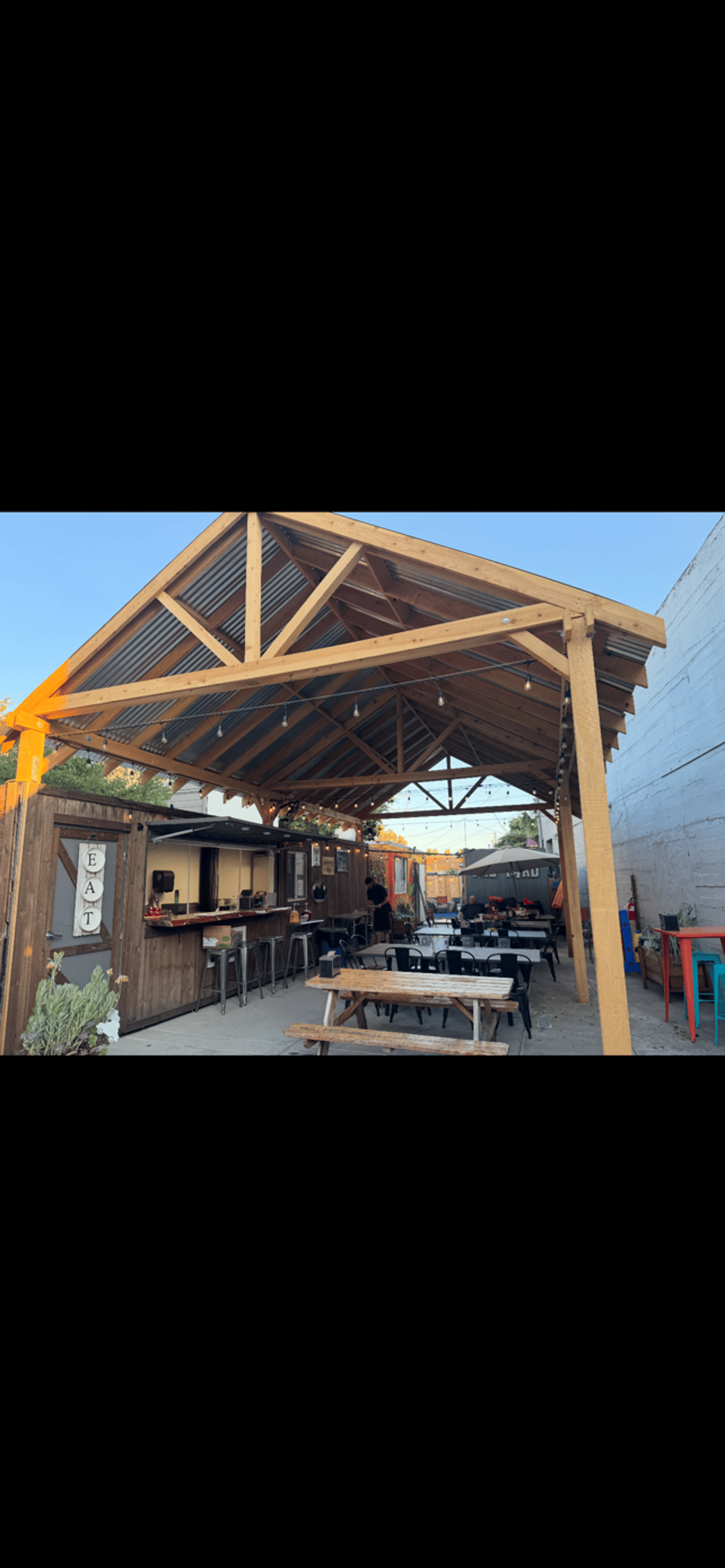 gray computer monitor