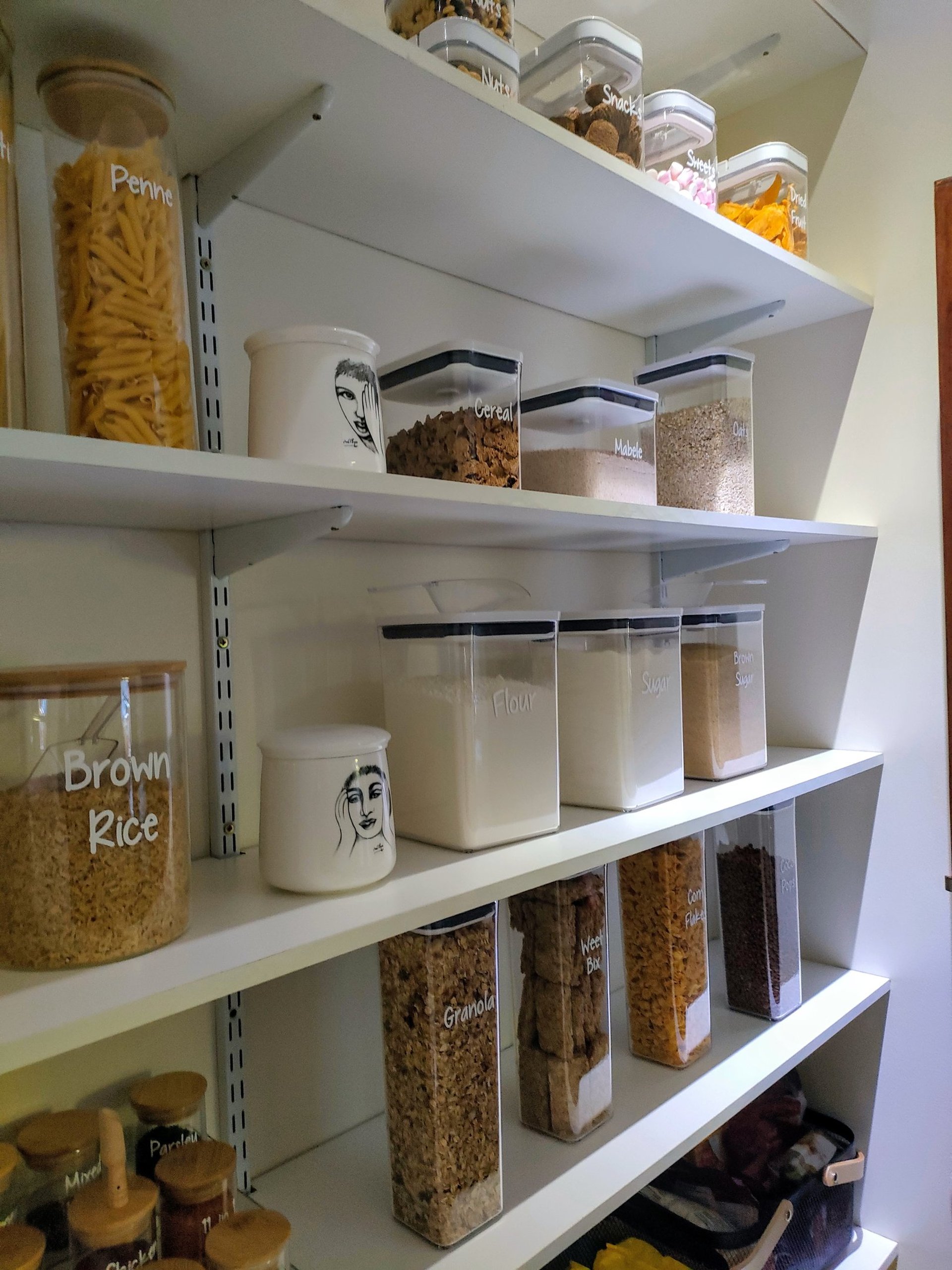 gray computer monitor