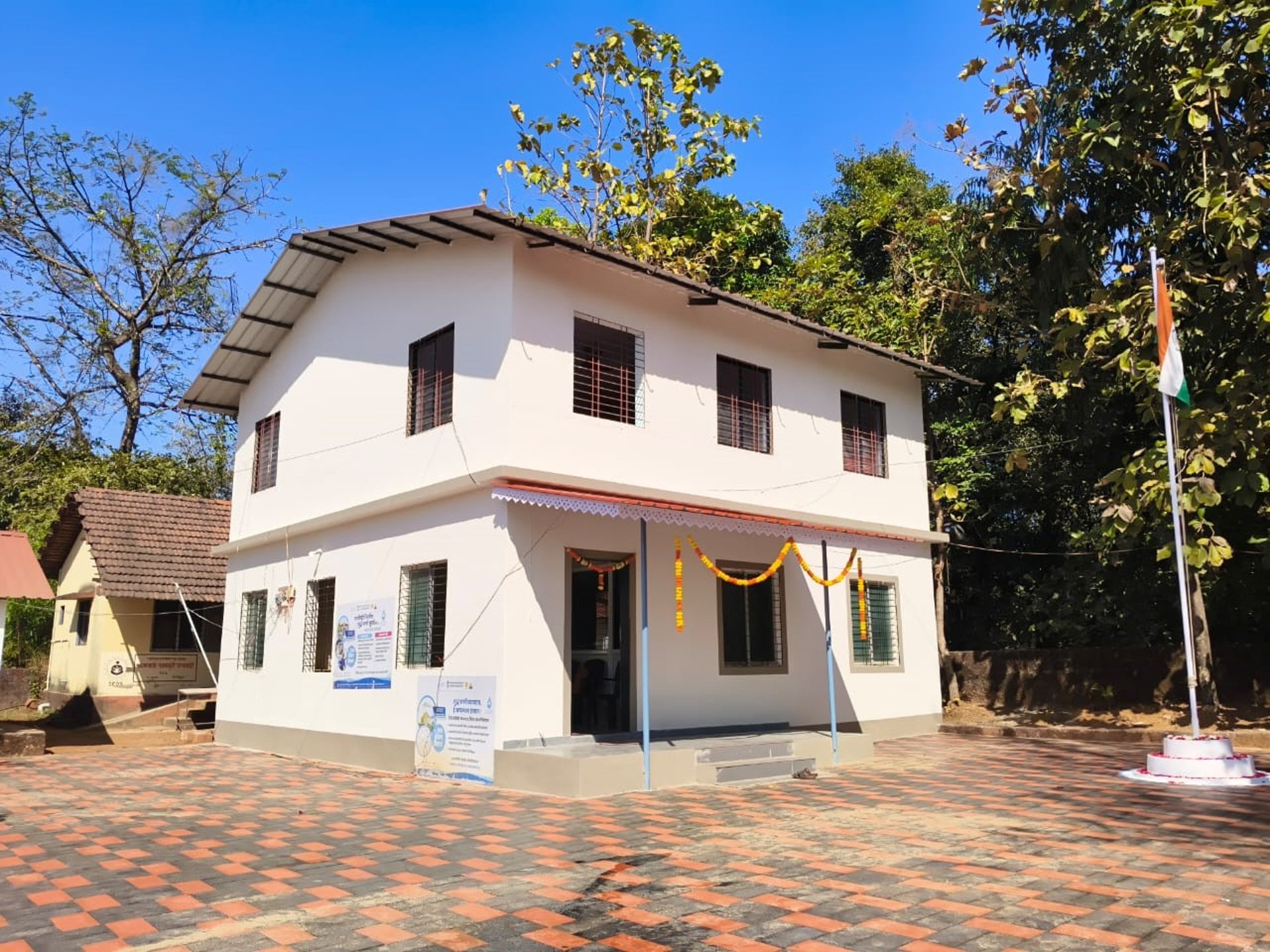 black and white bed linen