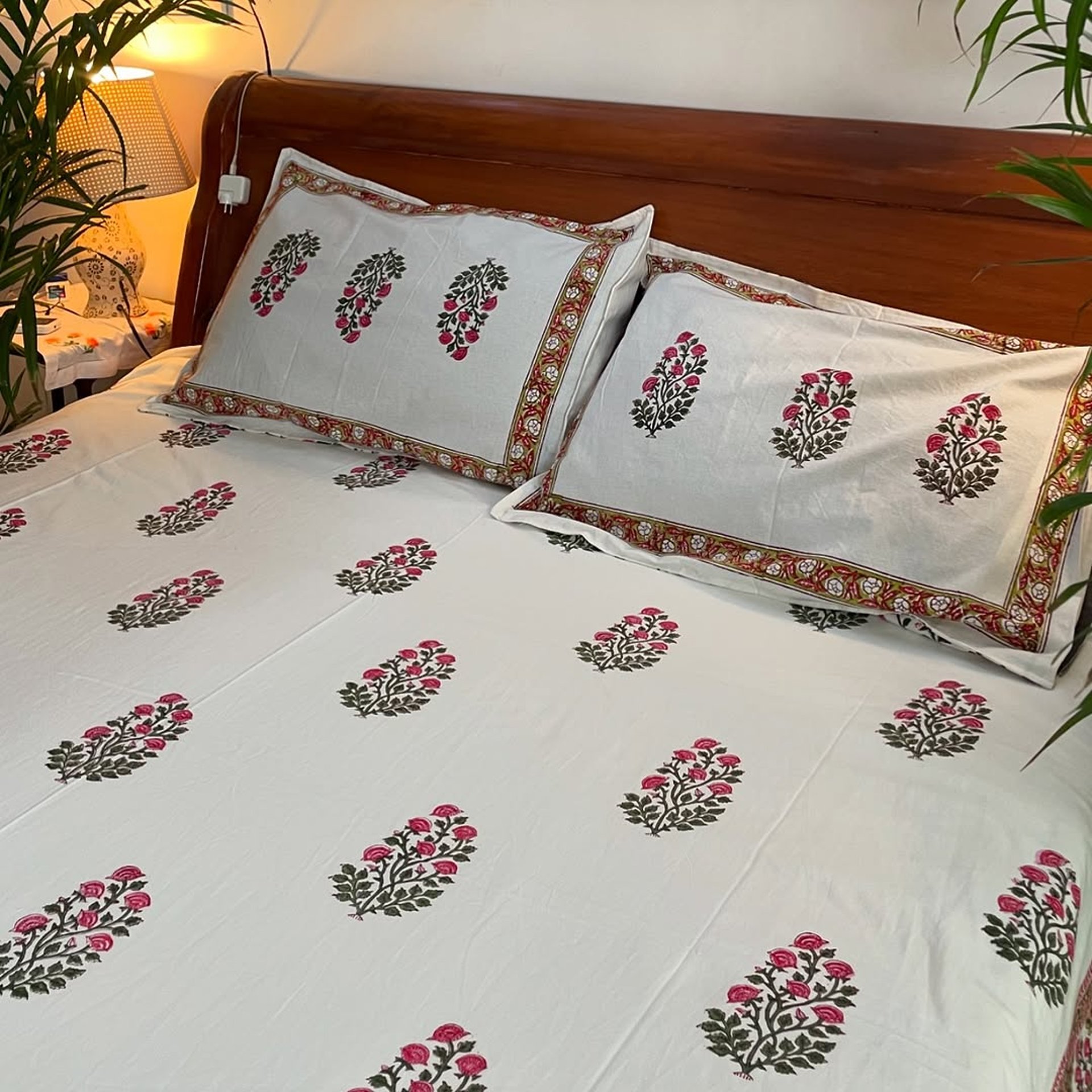black and white bed linen