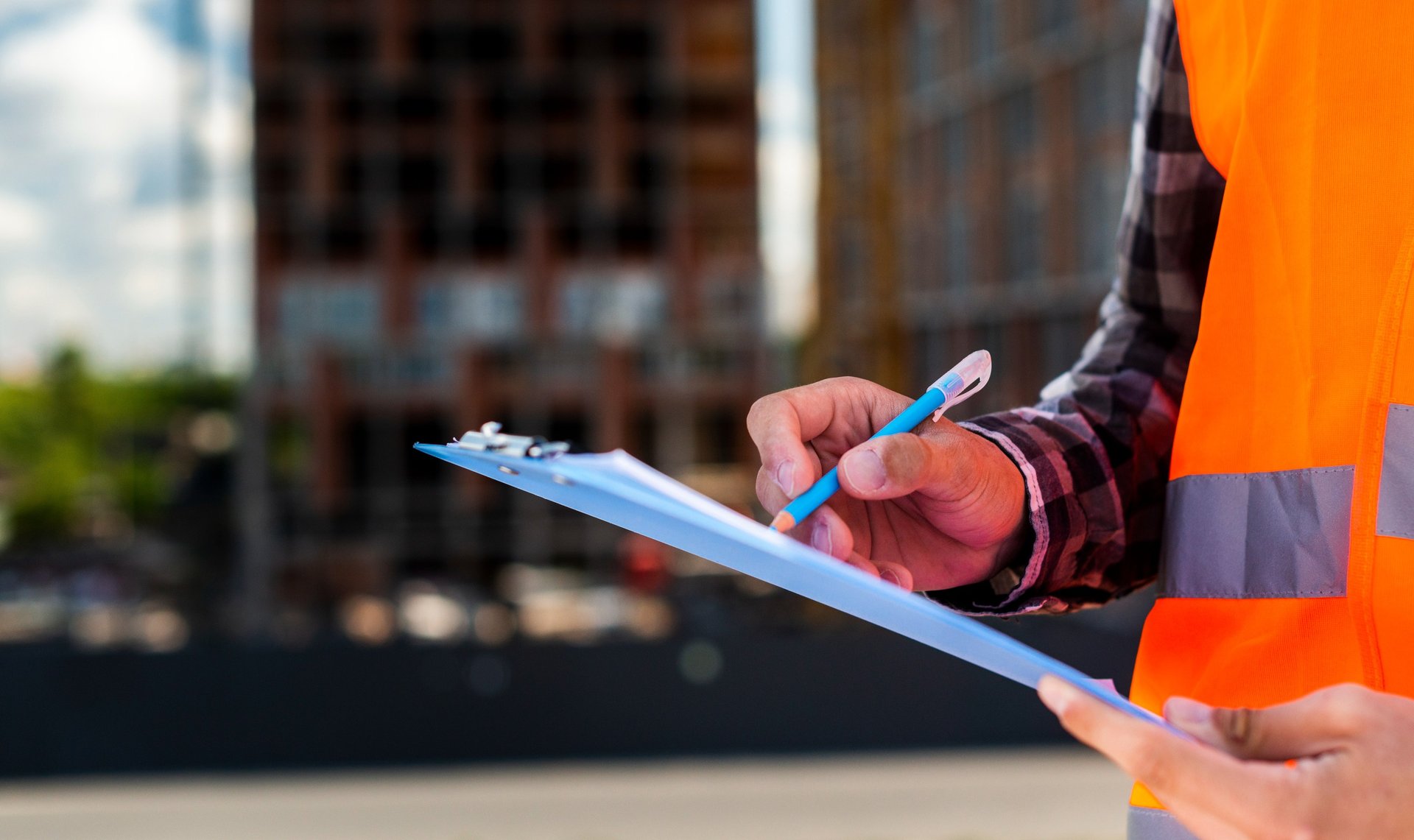gray computer monitor