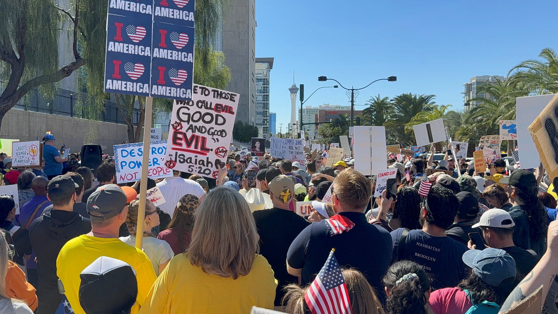 gray computer monitor