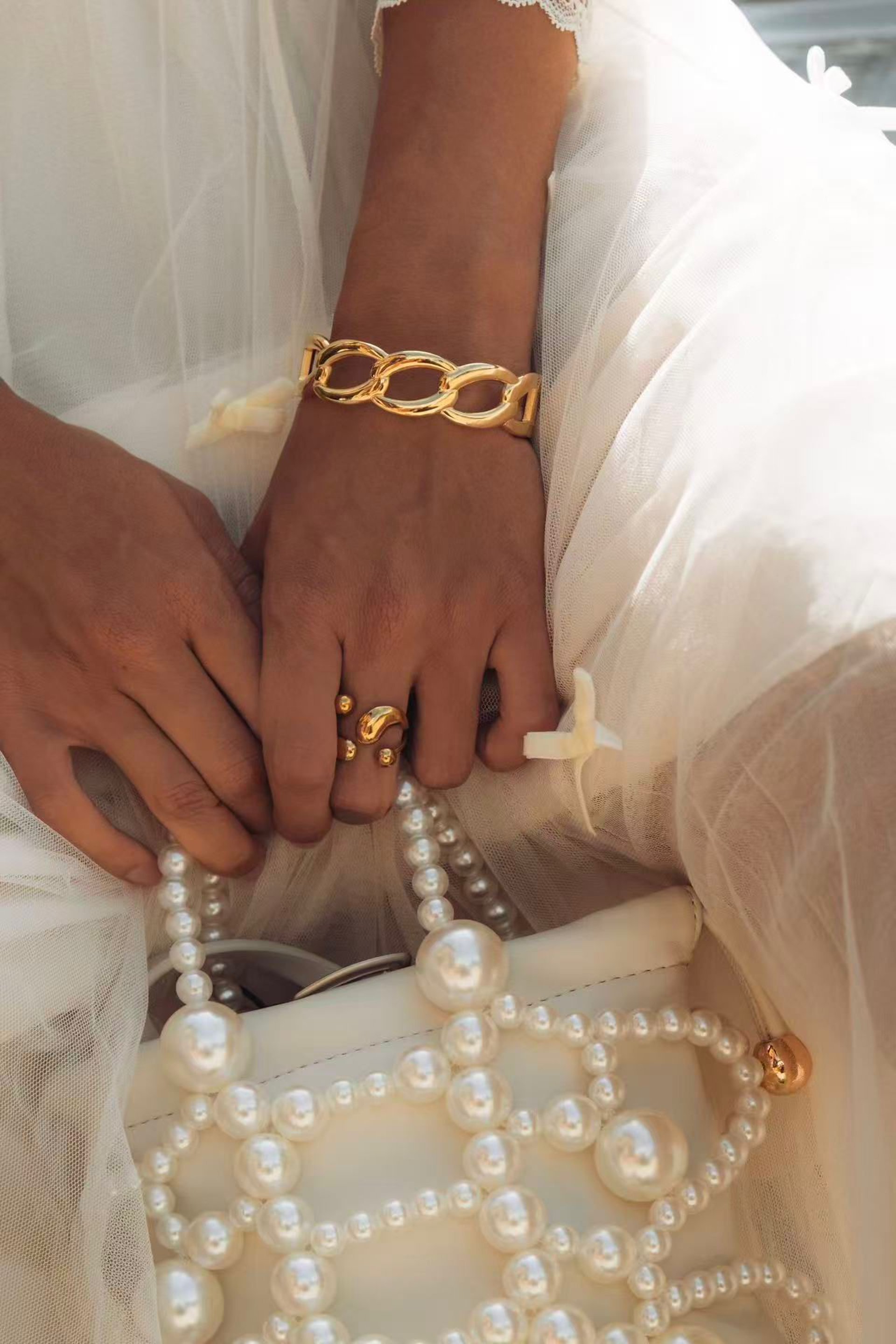 black and white bed linen