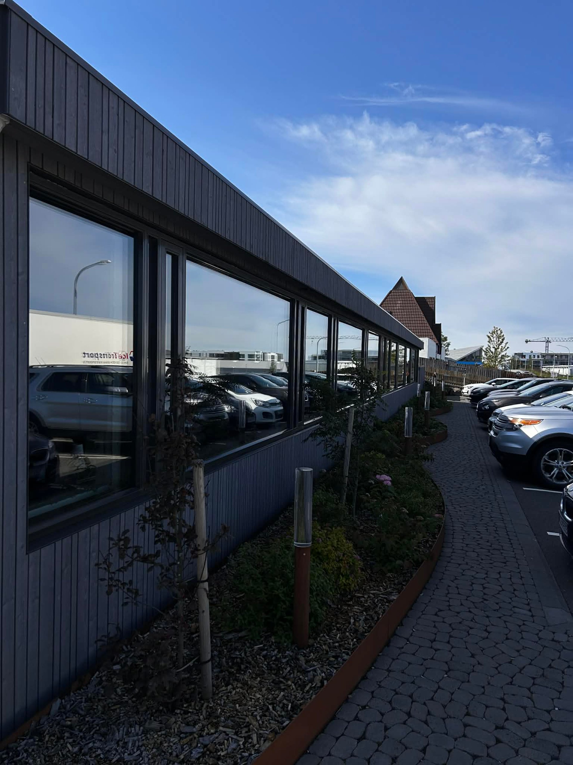 gray computer monitor