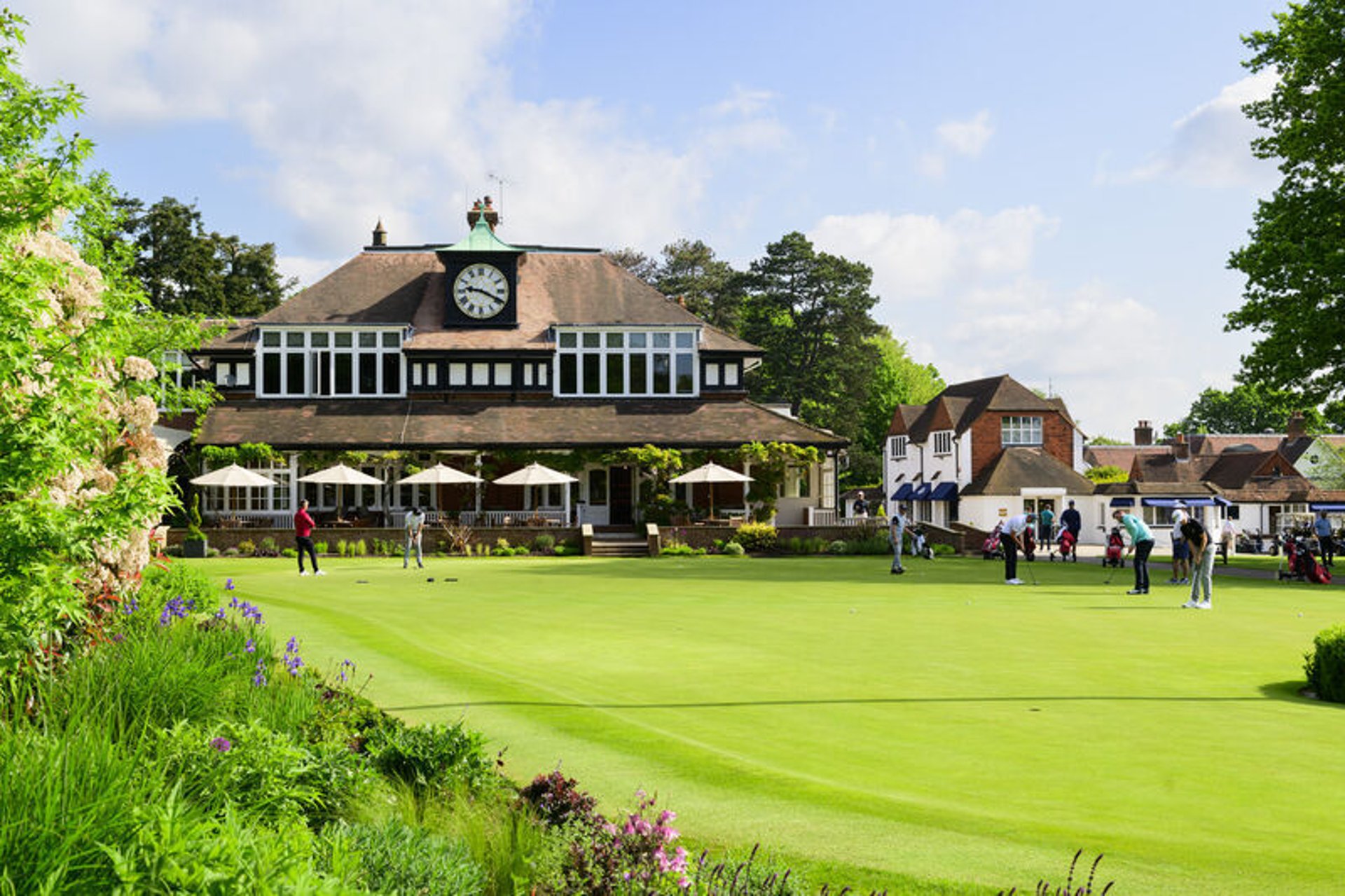 black and white bed linen