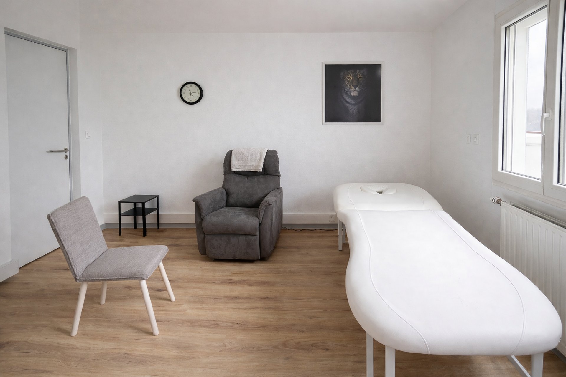 black and white bed linen