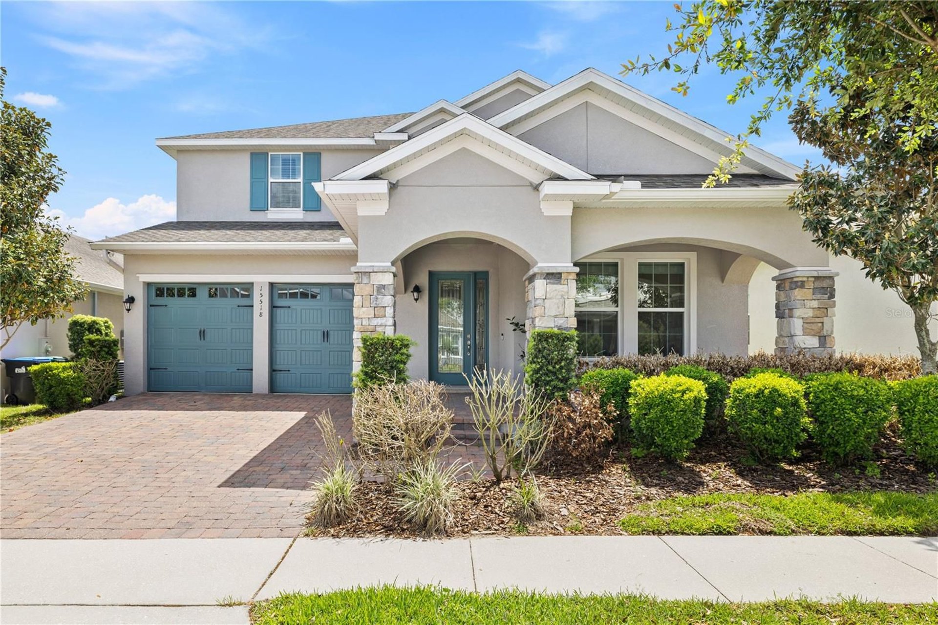 black and white bed linen