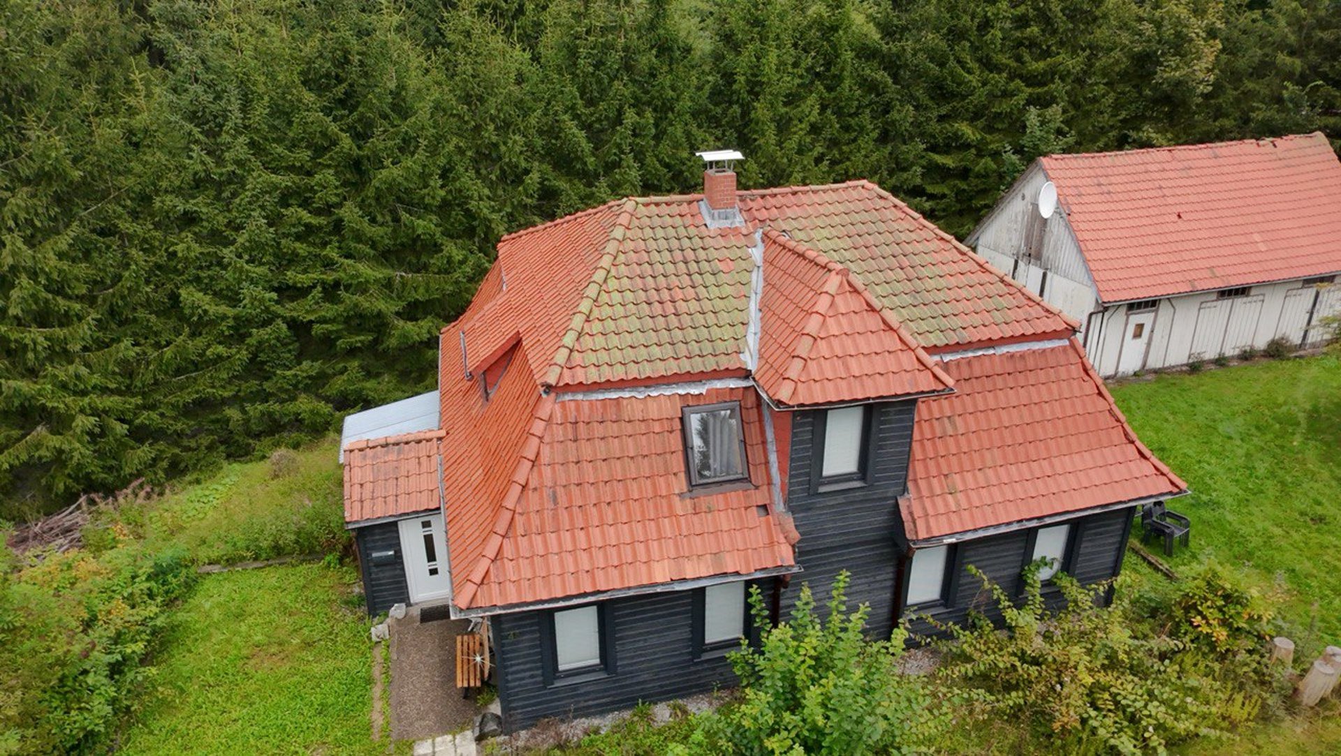 black and white bed linen