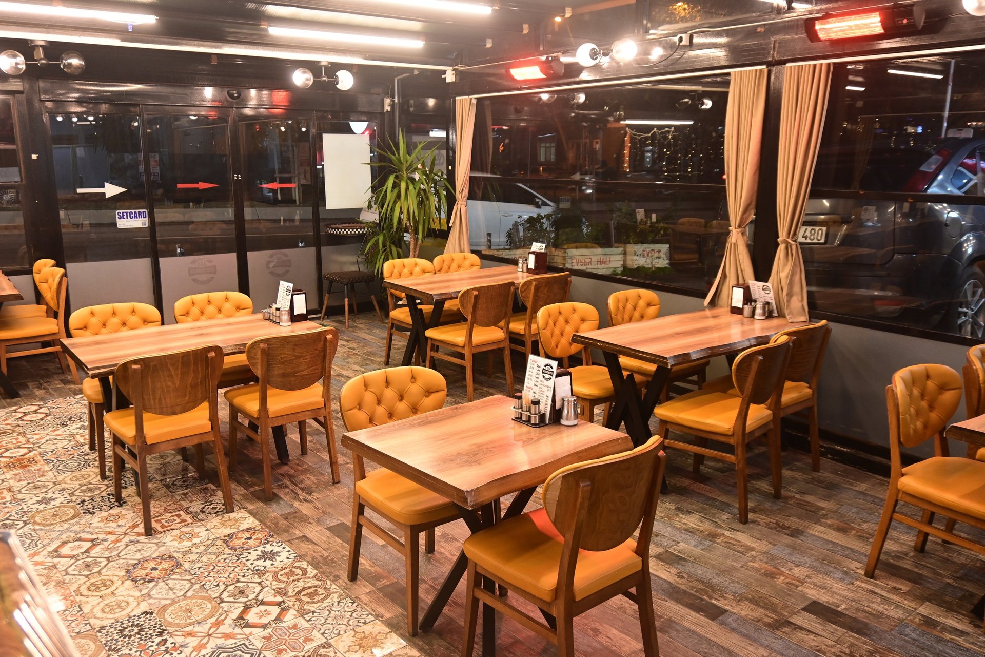 black and white bed linen