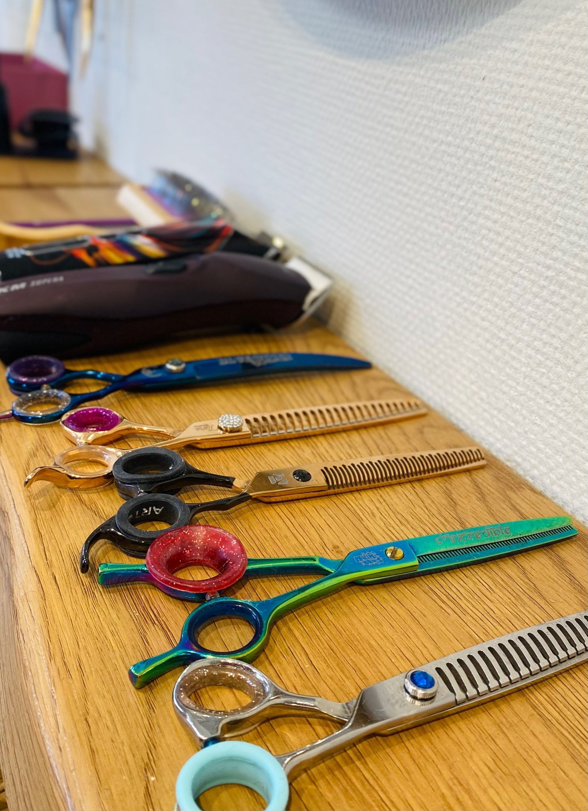 gray computer monitor