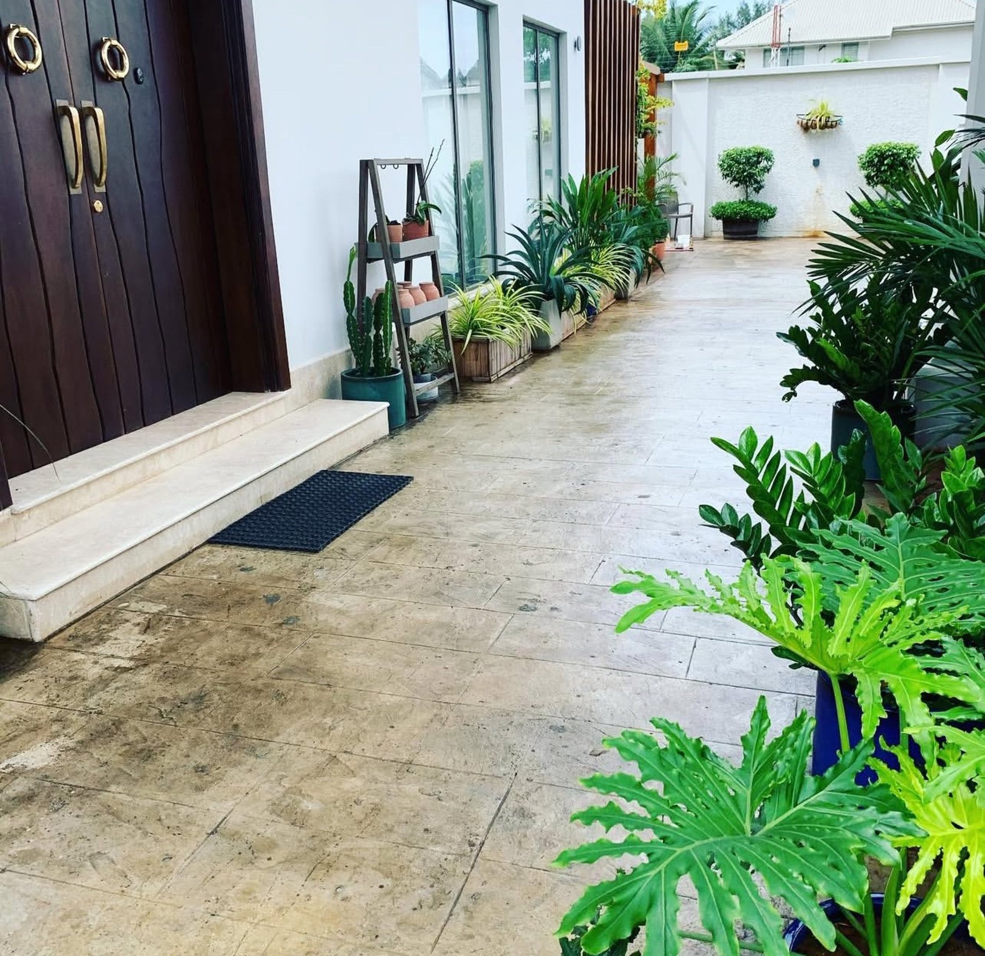 black and brown leather padded tub sofa