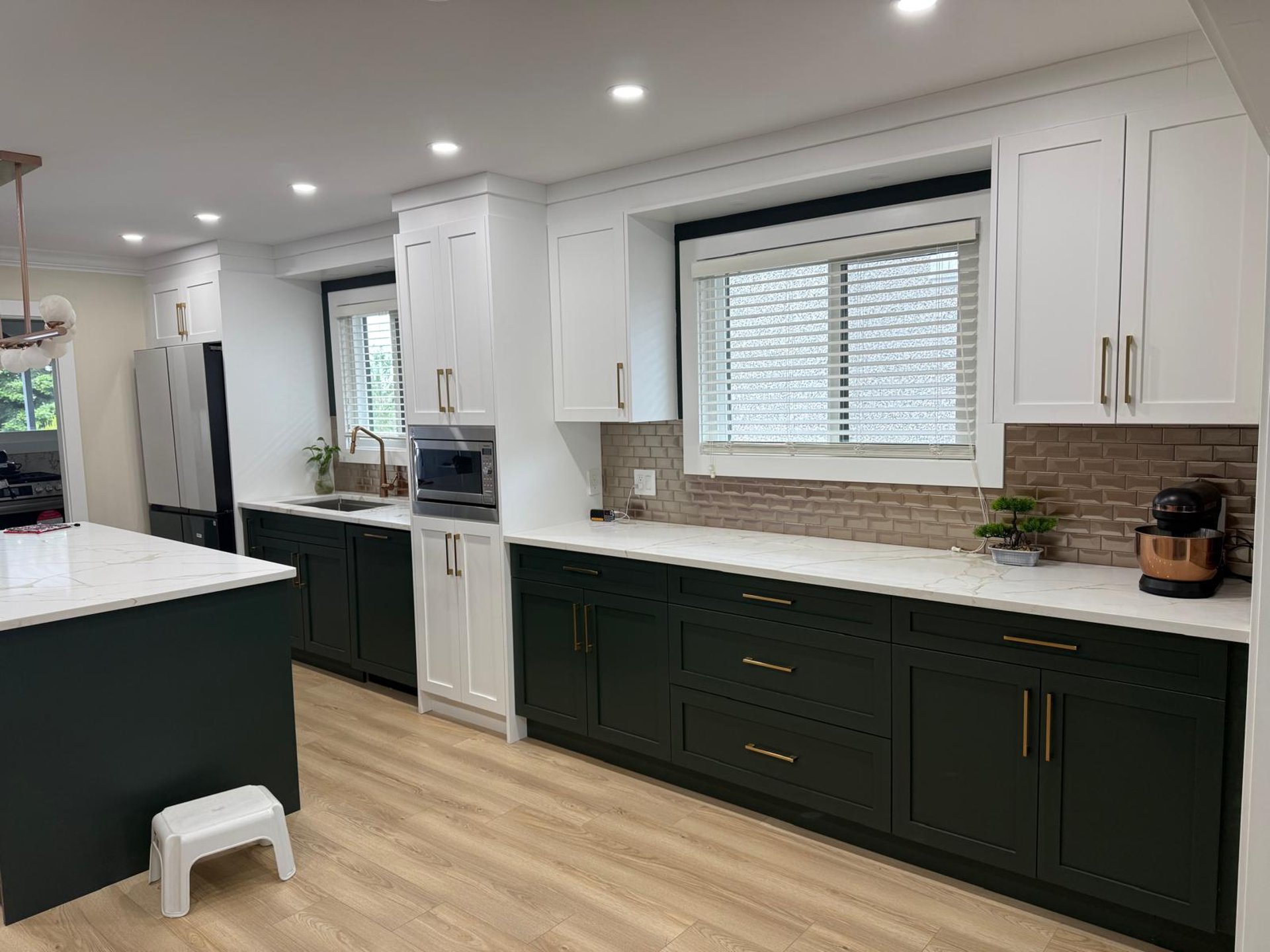 black and white bed linen