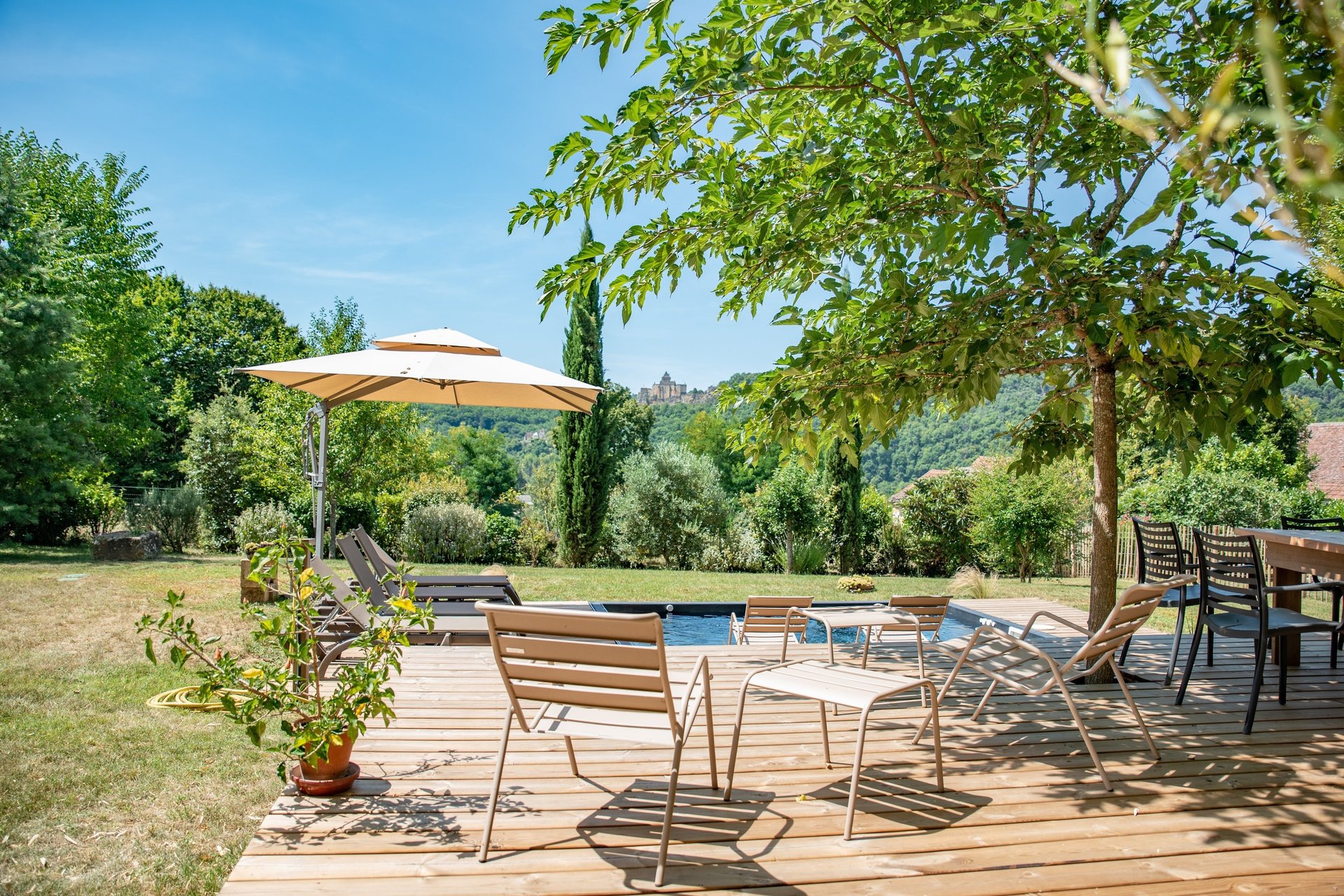 black and white bed linen