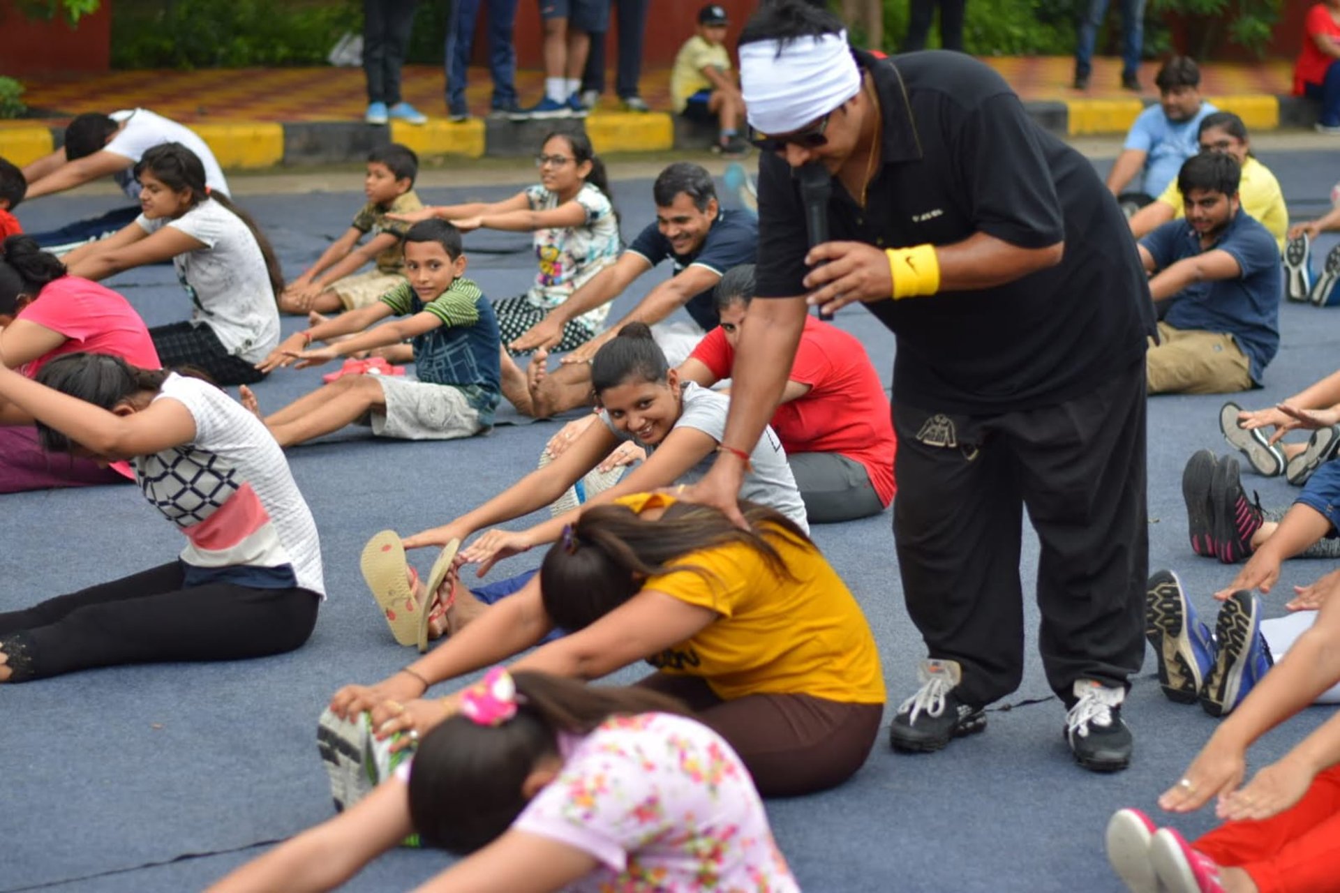 gray computer monitor