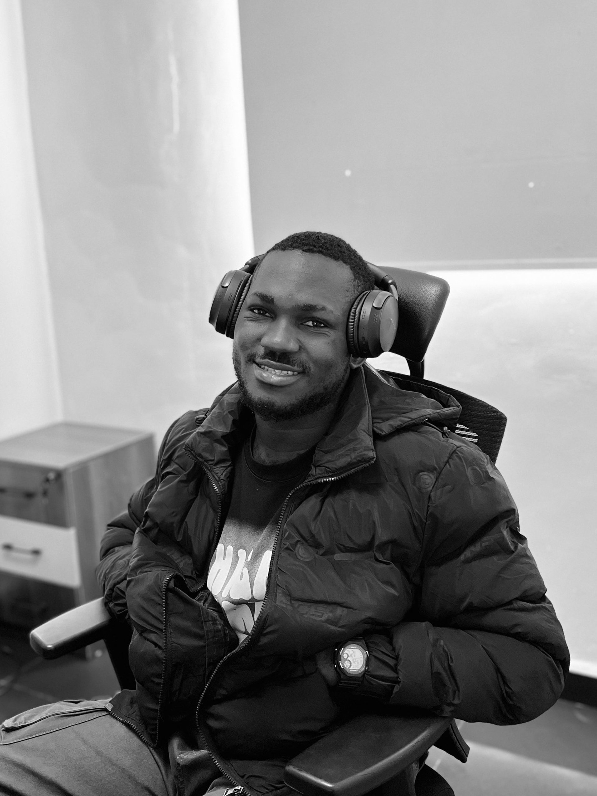 gray computer monitor