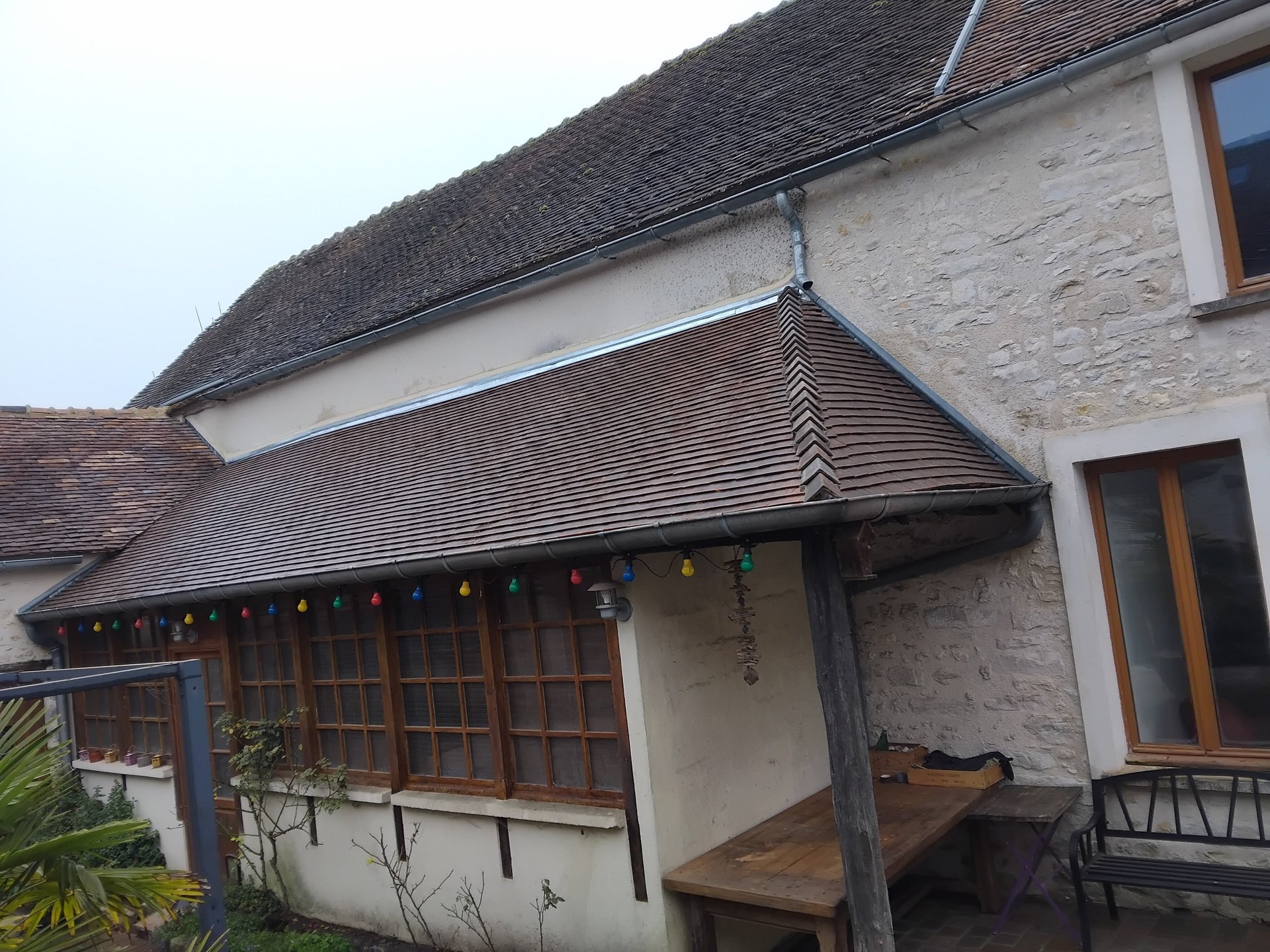 a person wearing blue gloves and holding a hammer