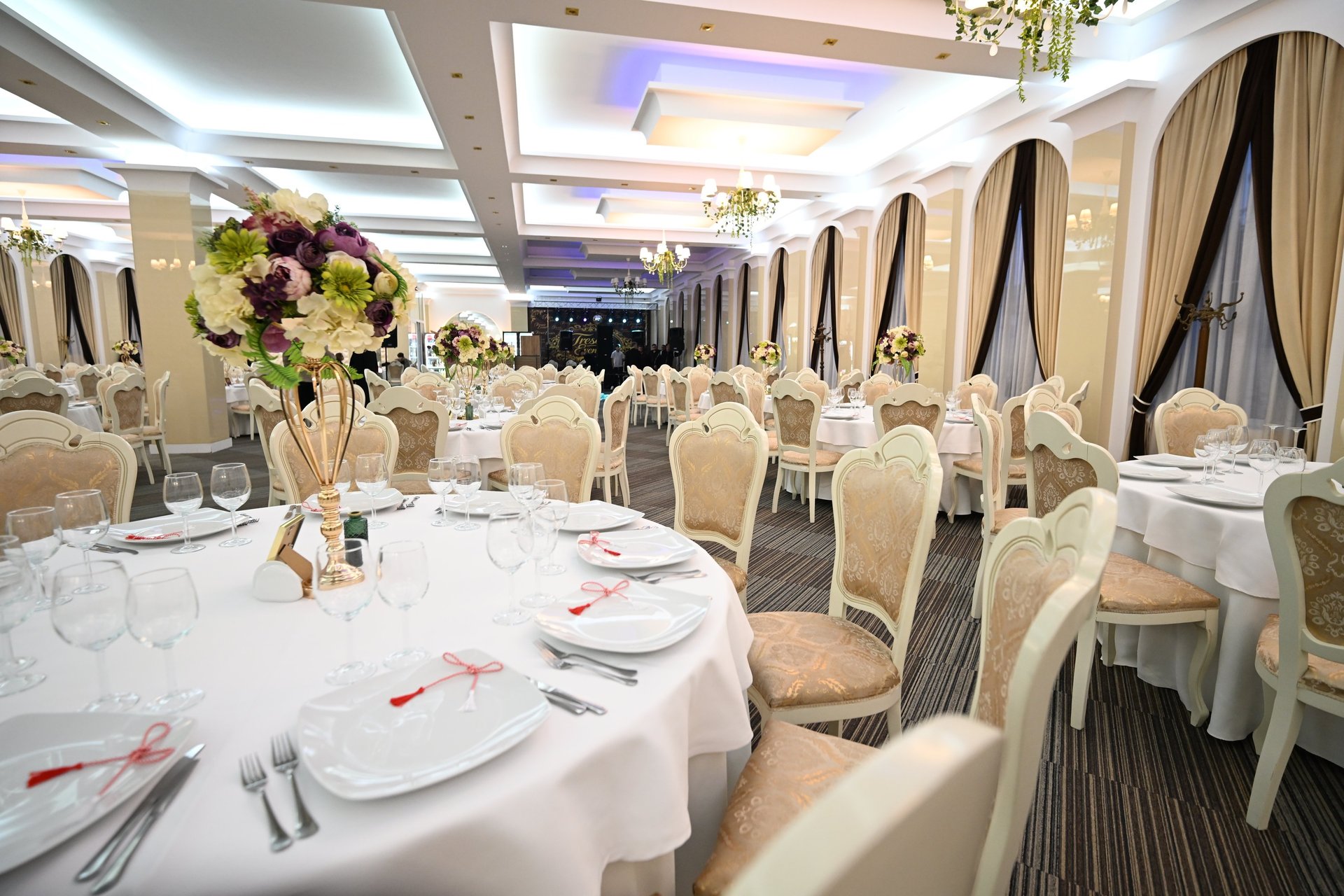 black and brown leather padded tub sofa