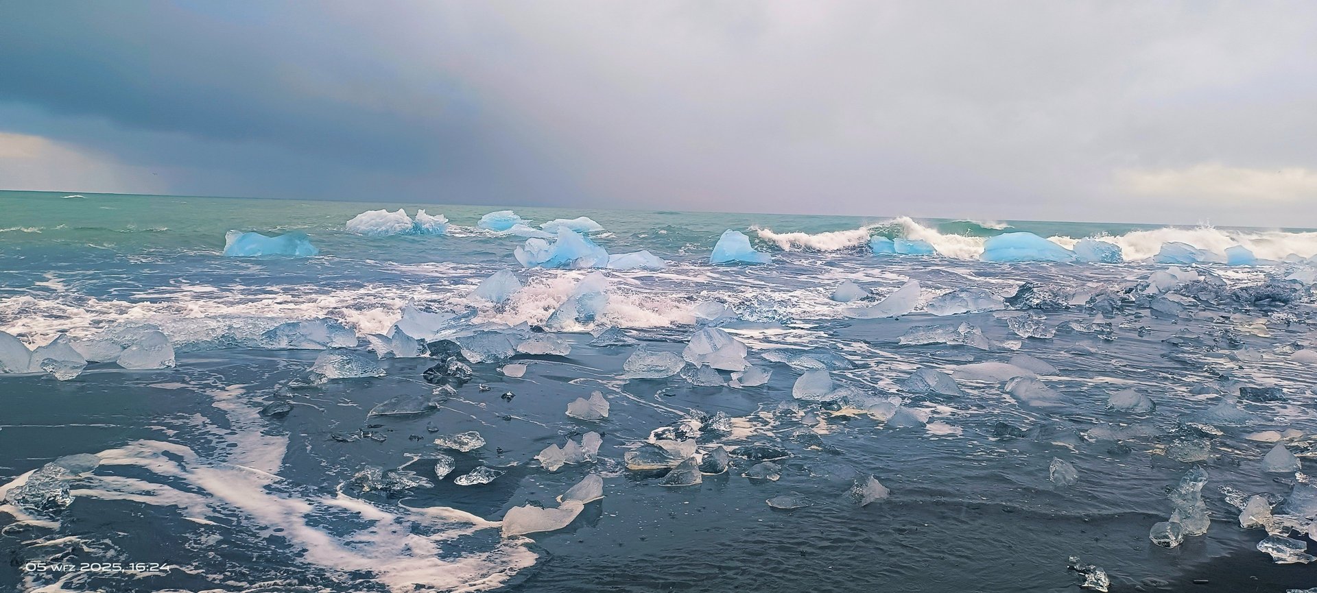 gray computer monitor