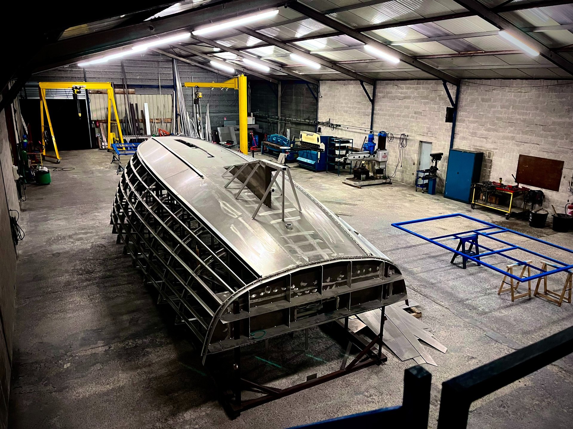 black and brown leather padded tub sofa
