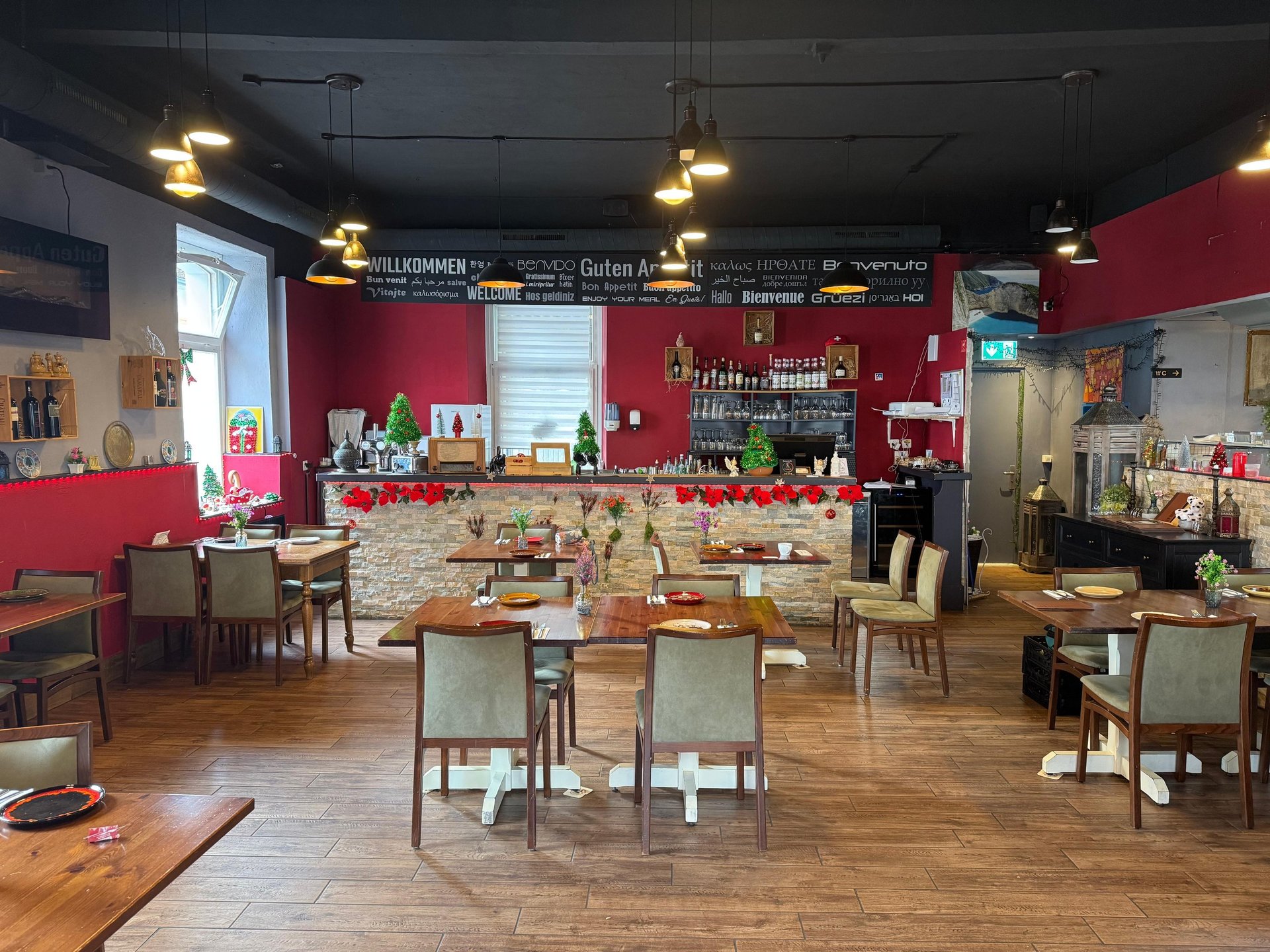 black and white bed linen