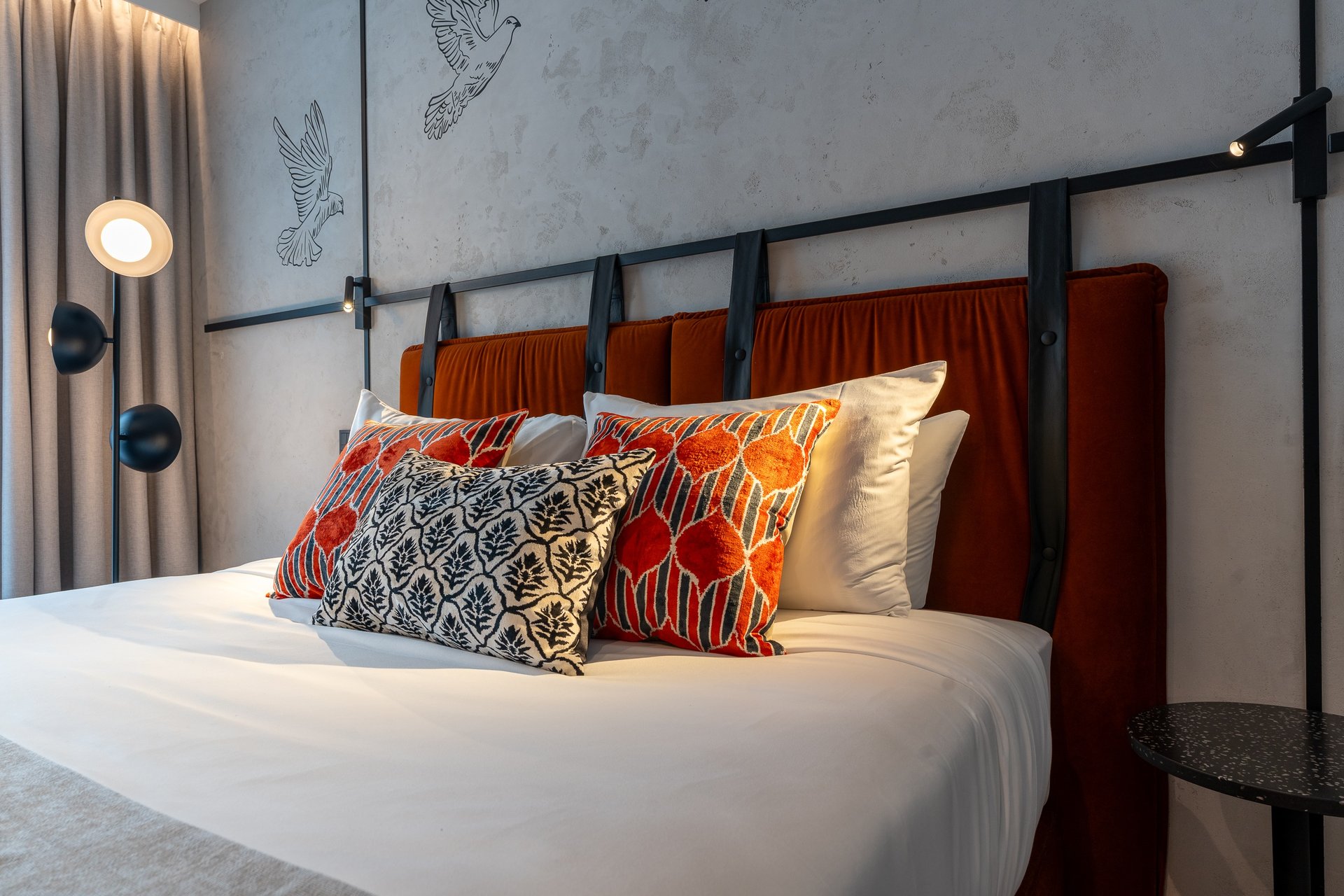 black and white bed linen