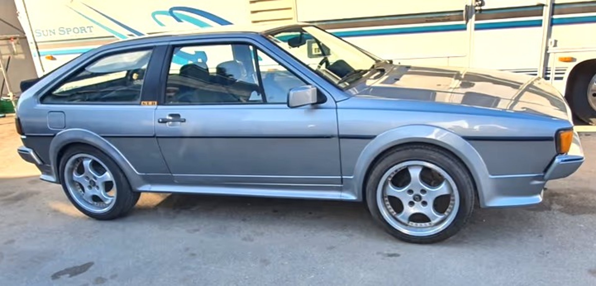 gray computer monitor