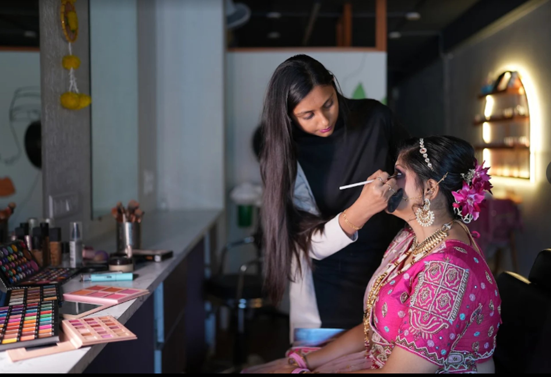 black and white bed linen