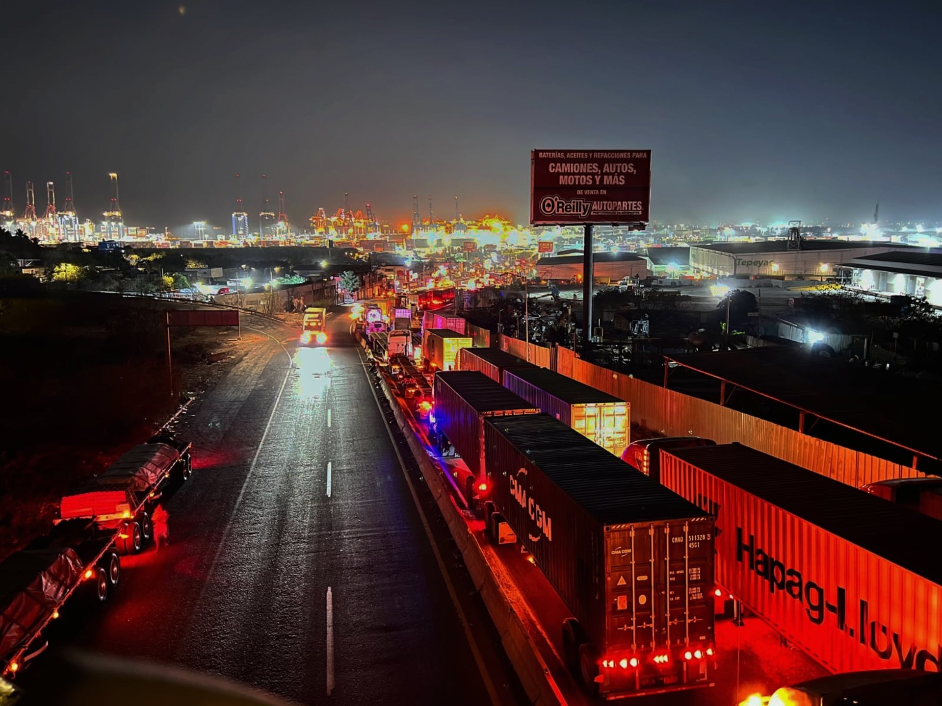 gray computer monitor