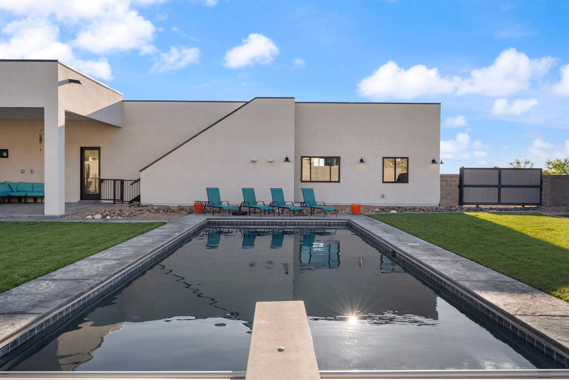 black and white bed linen
