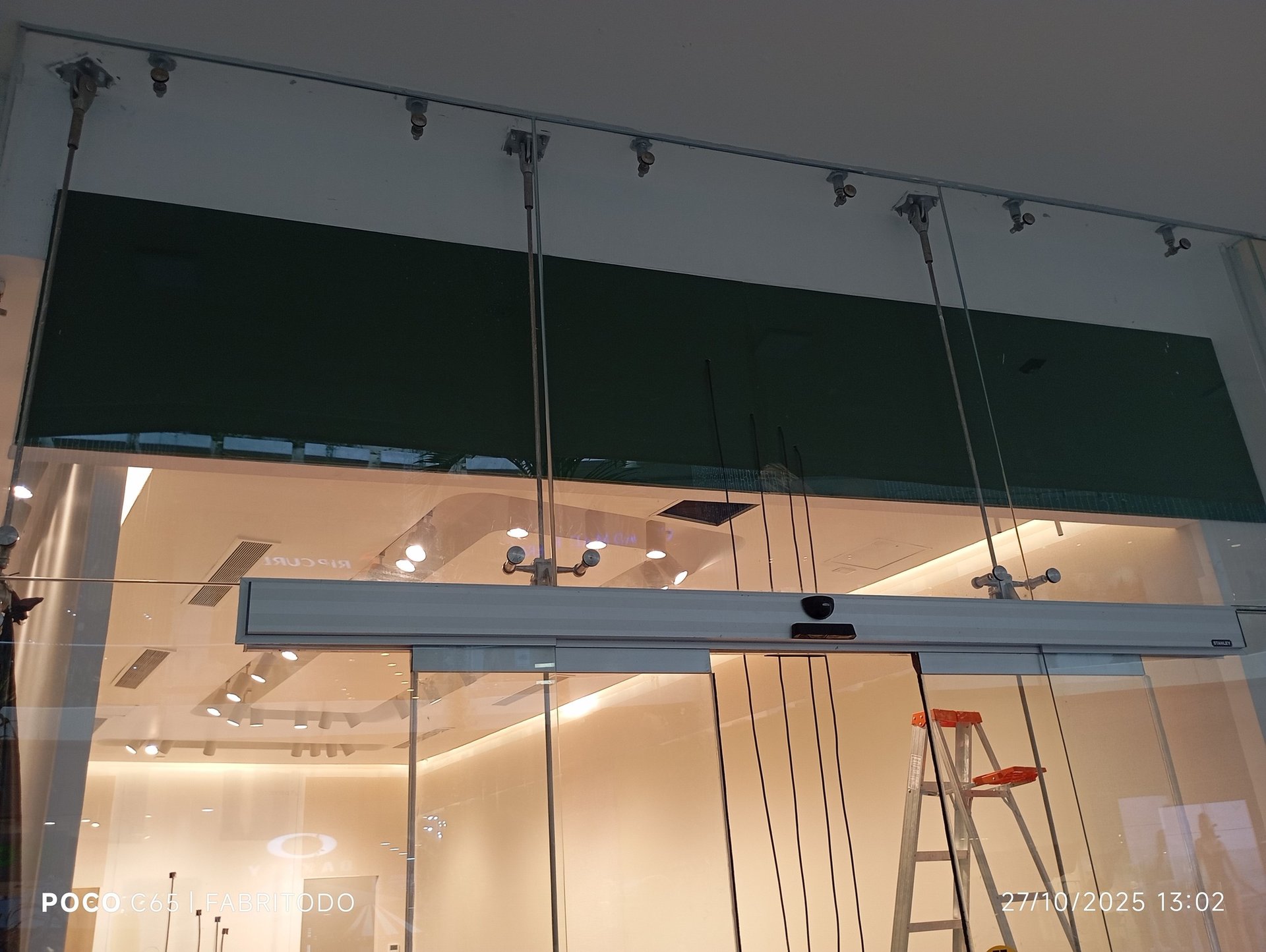 gray computer monitor