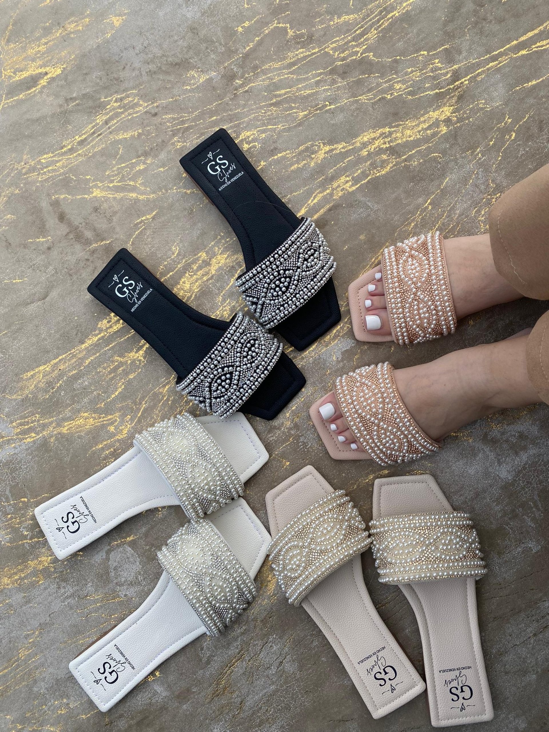 gray computer monitor