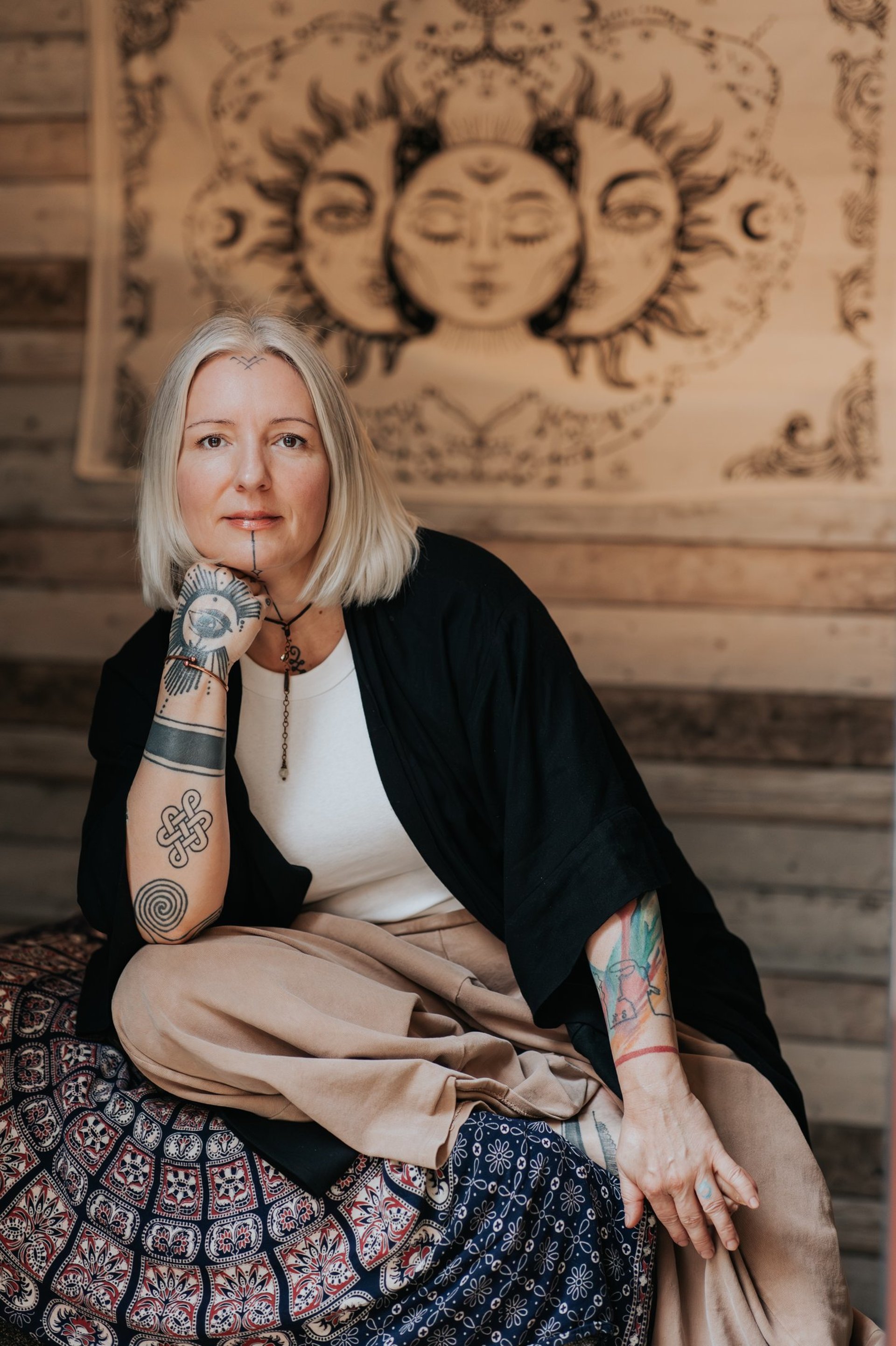 black and white bed linen