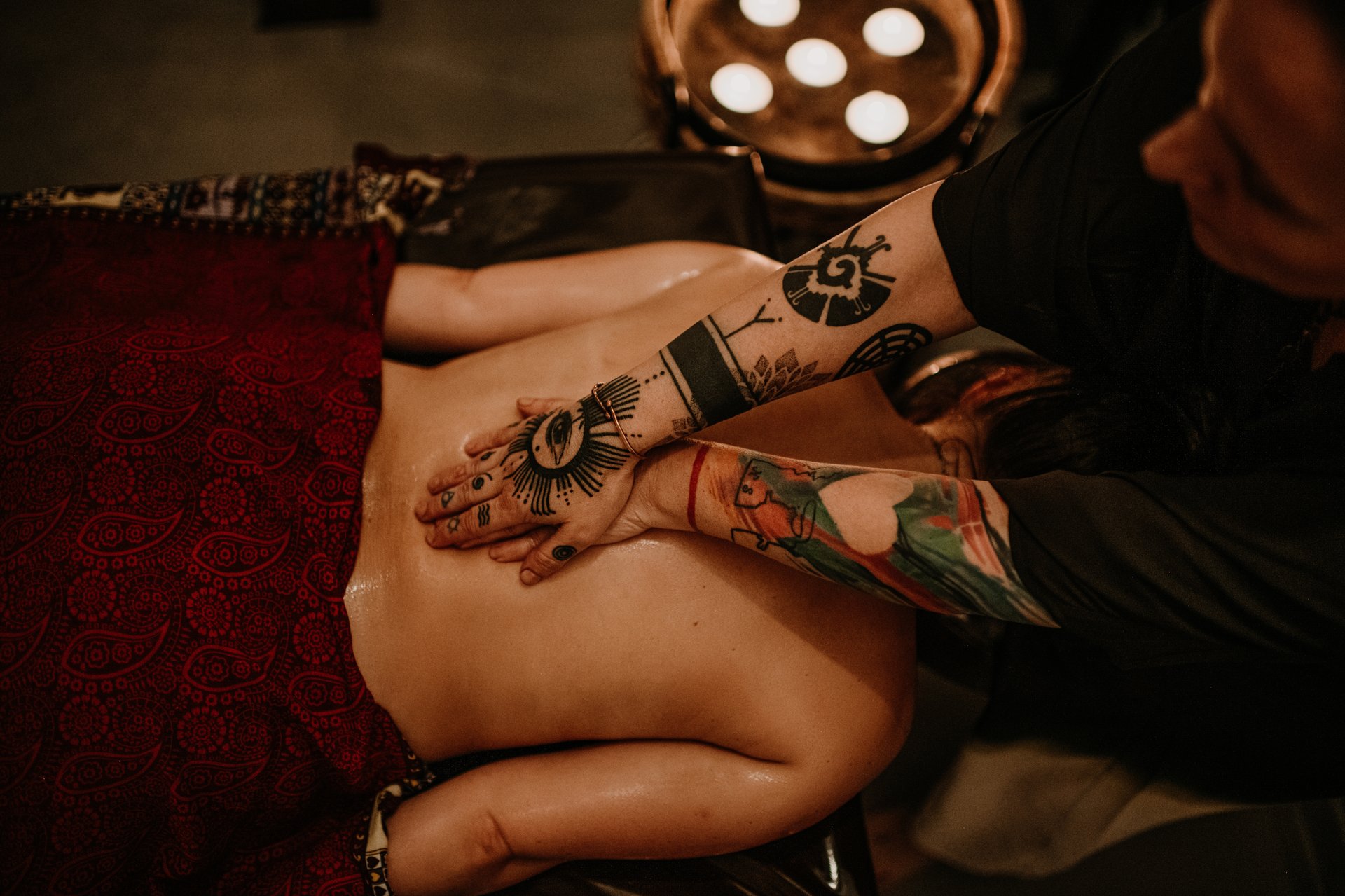 black and white bed linen