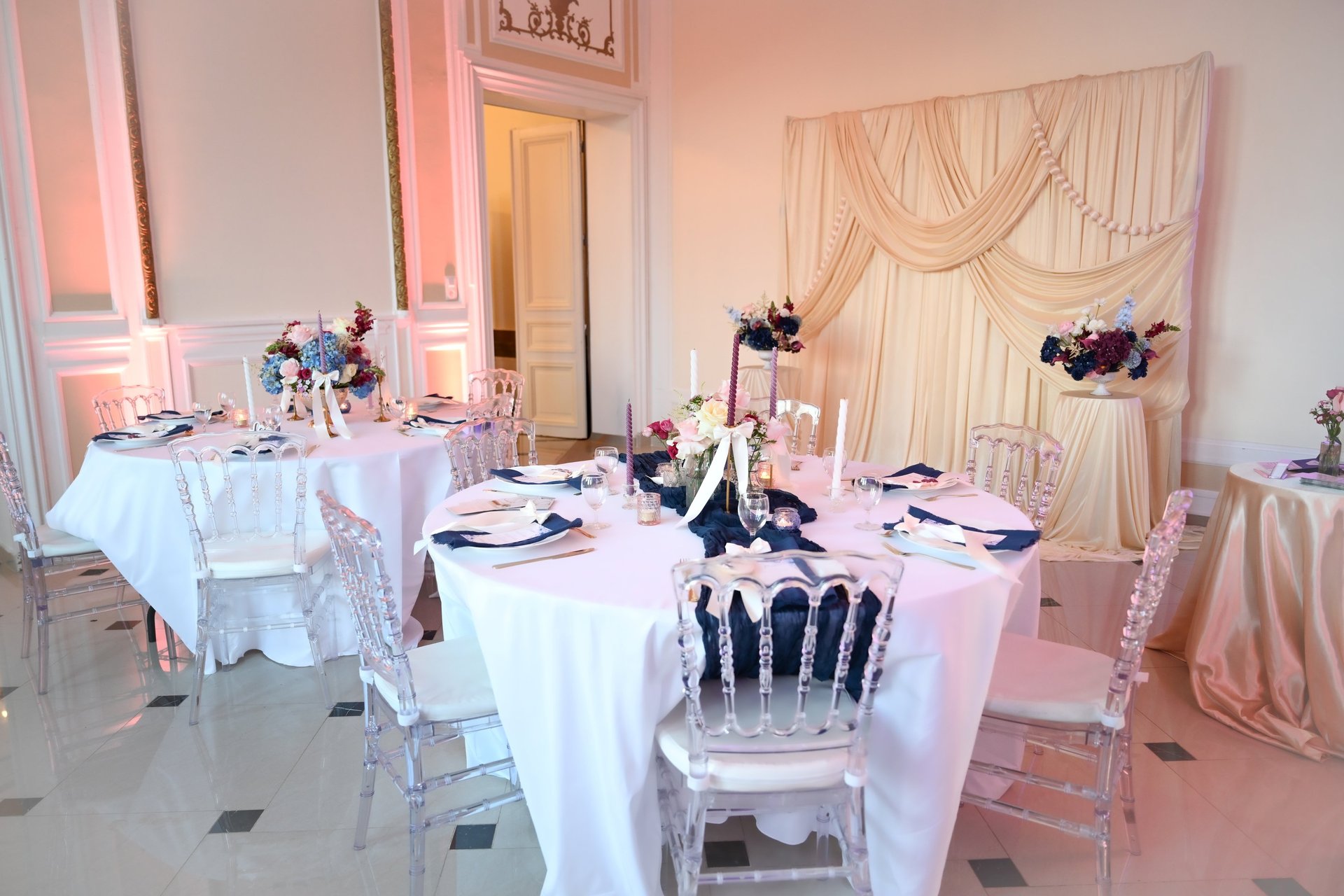 gray computer monitor