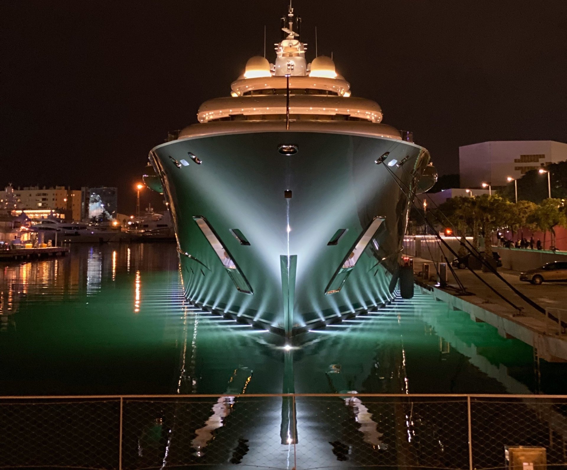 black and white bed linen