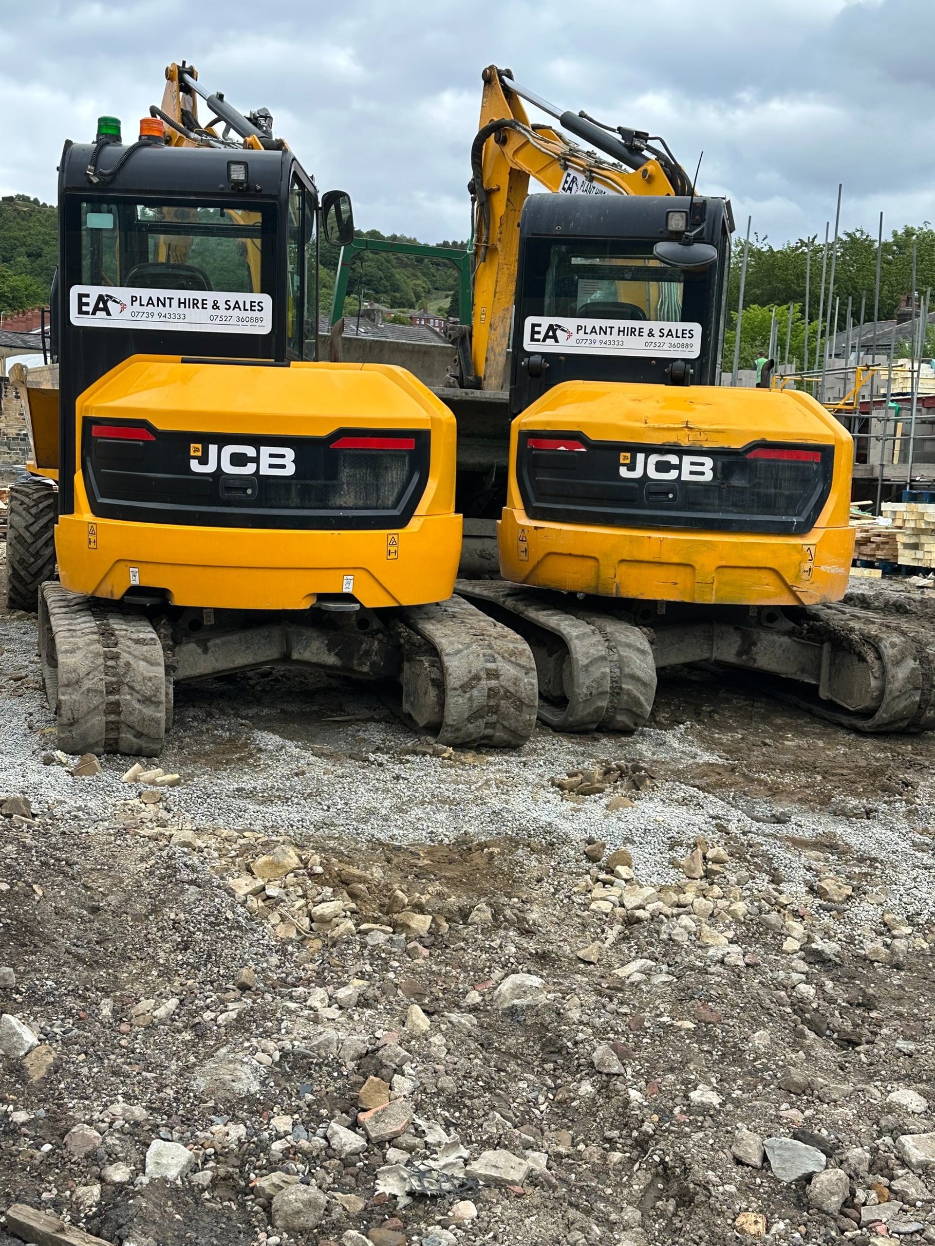 gray computer monitor