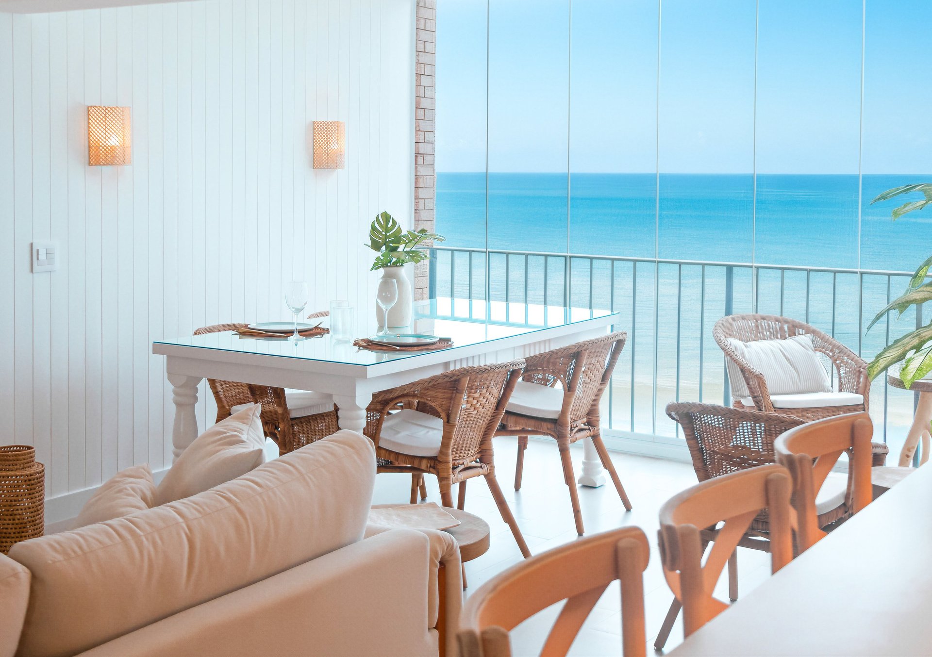 black and white bed linen