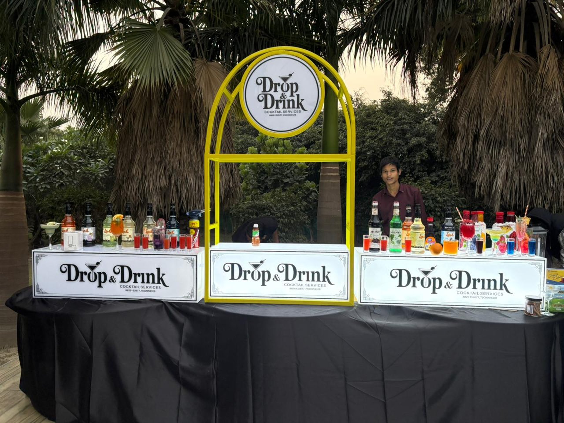 gray computer monitor