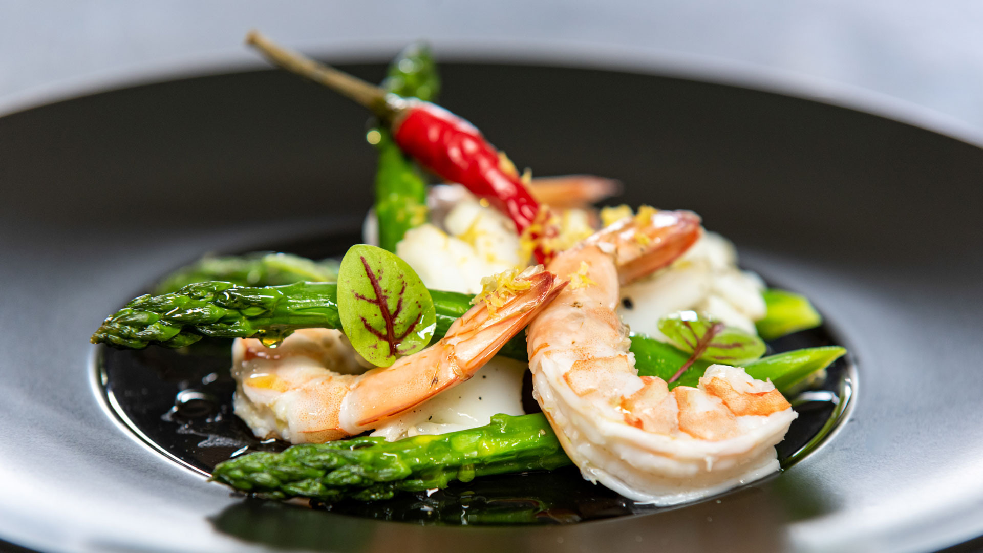 black and white bed linen