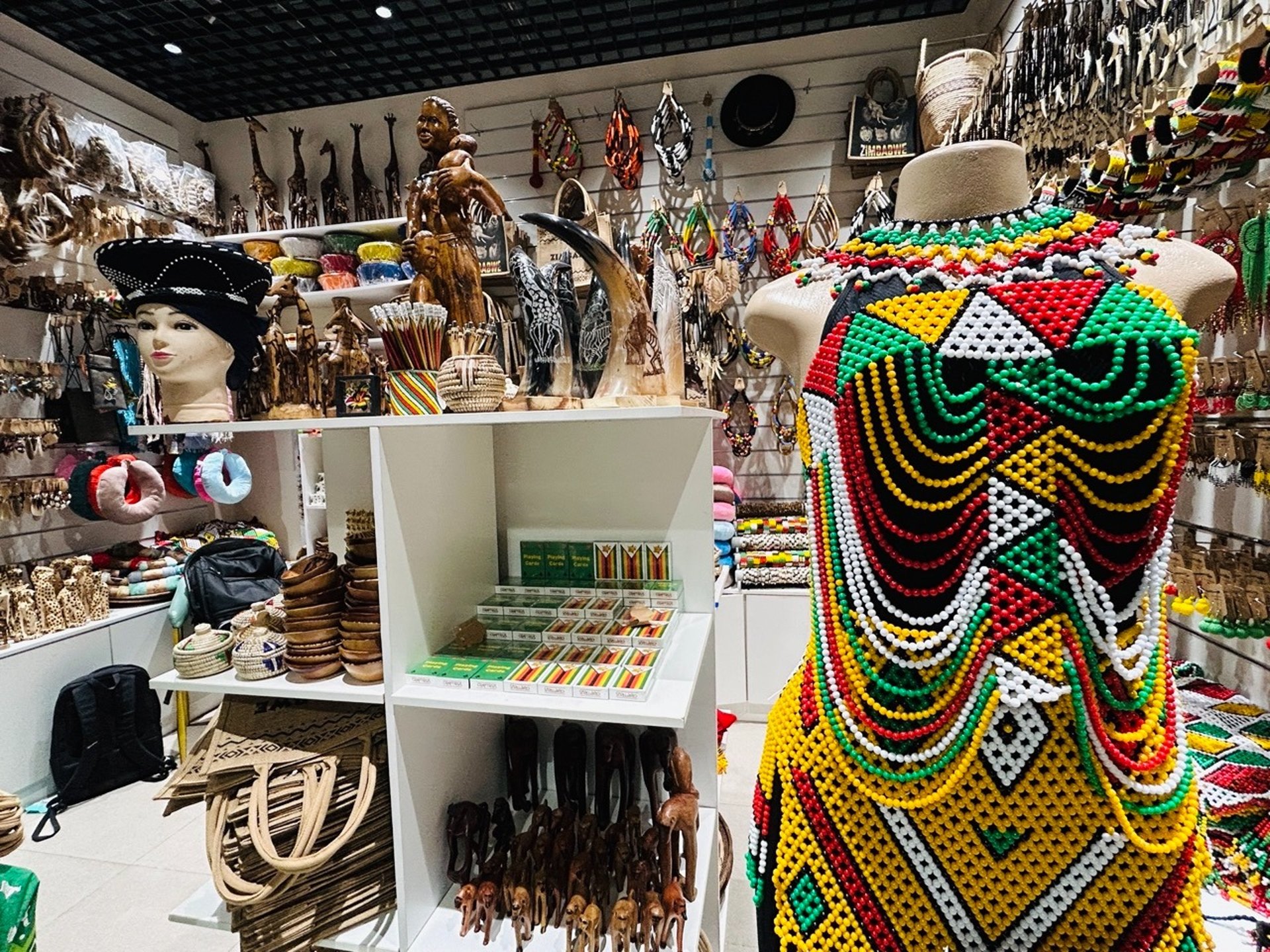 black and white bed linen