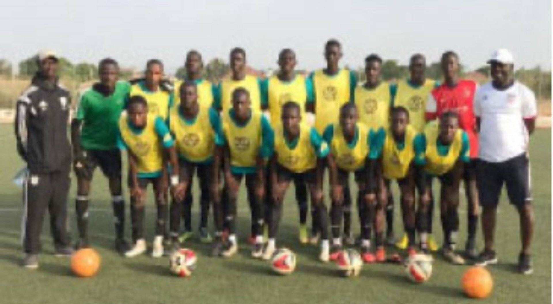 gray computer monitor