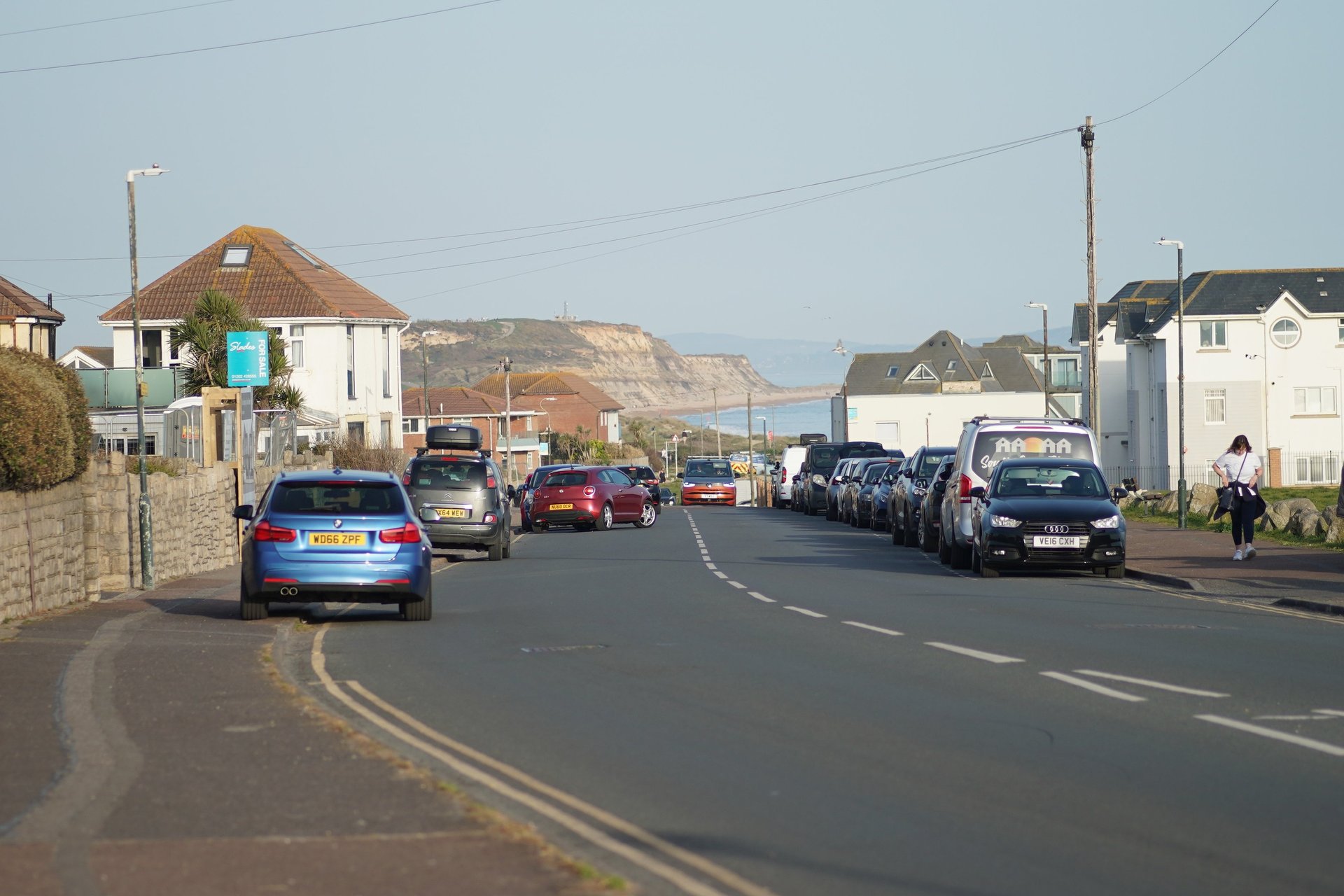 black and white bed linen