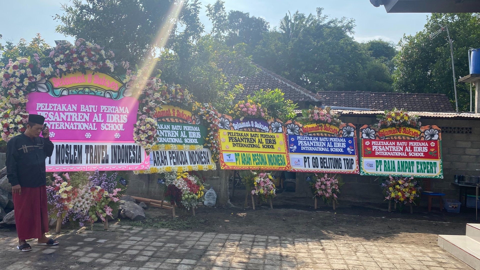 gray computer monitor