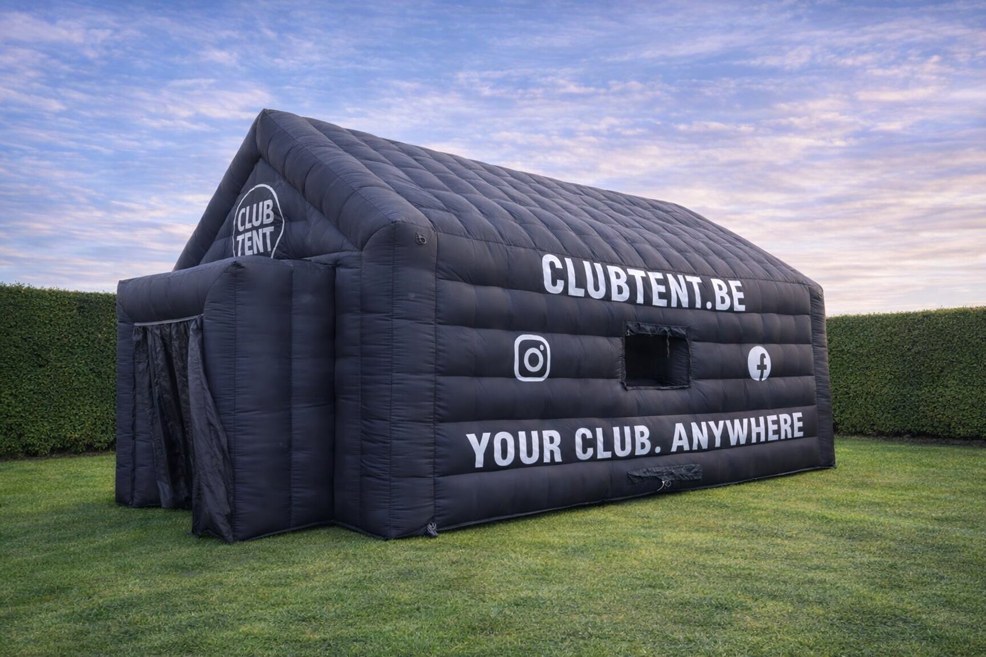 black and white bed linen