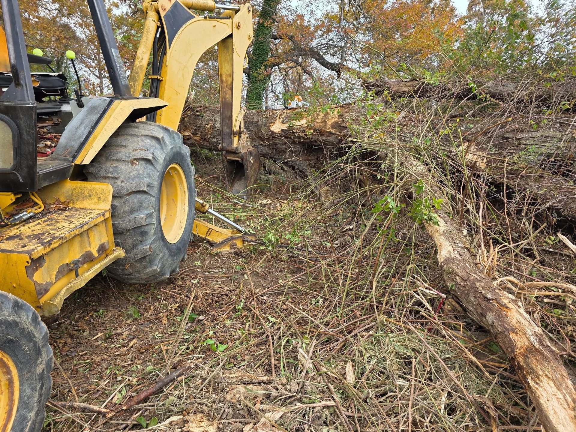 gray computer monitor